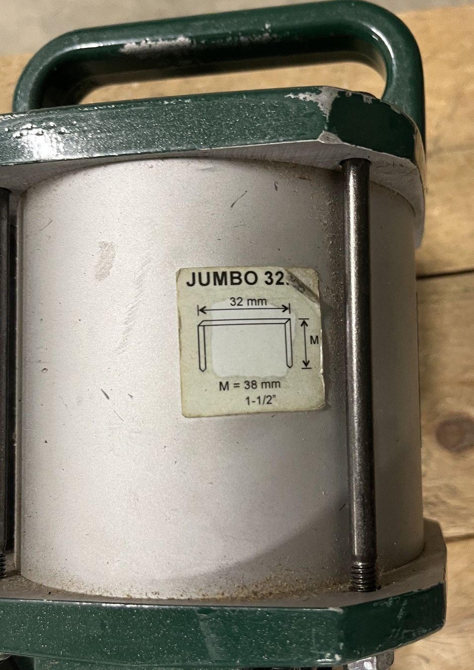 Tutte le macchine: Omer Jumbo 32 Druckluft-Kartonverschlusshefter – Usato da Grenchen venduto da BizLinkAlpha 1