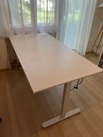 Höhenverstellbarer Schreibtisch 