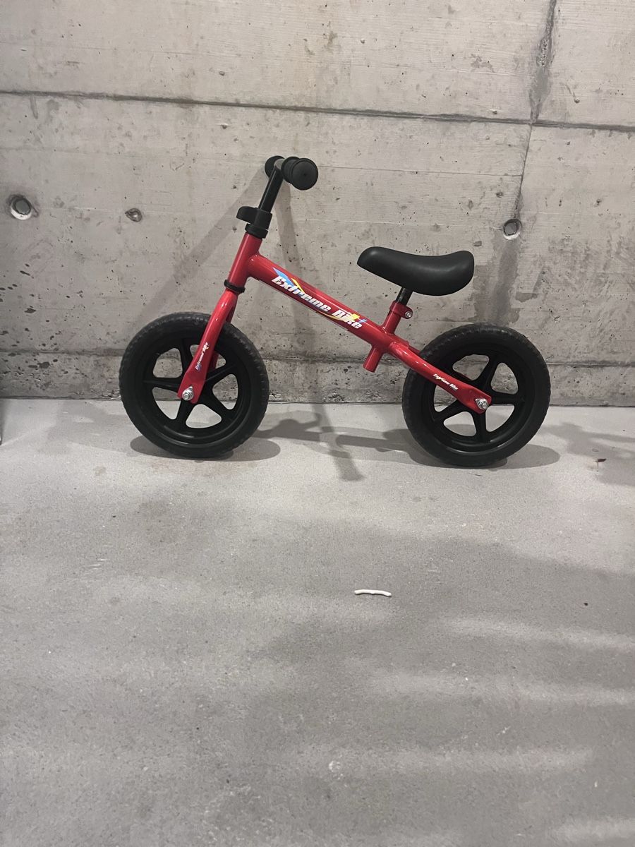 Vélos: Balance Bike Red Excellent Condition – Neuf (Voir description) à Zürich par cls_jgc7