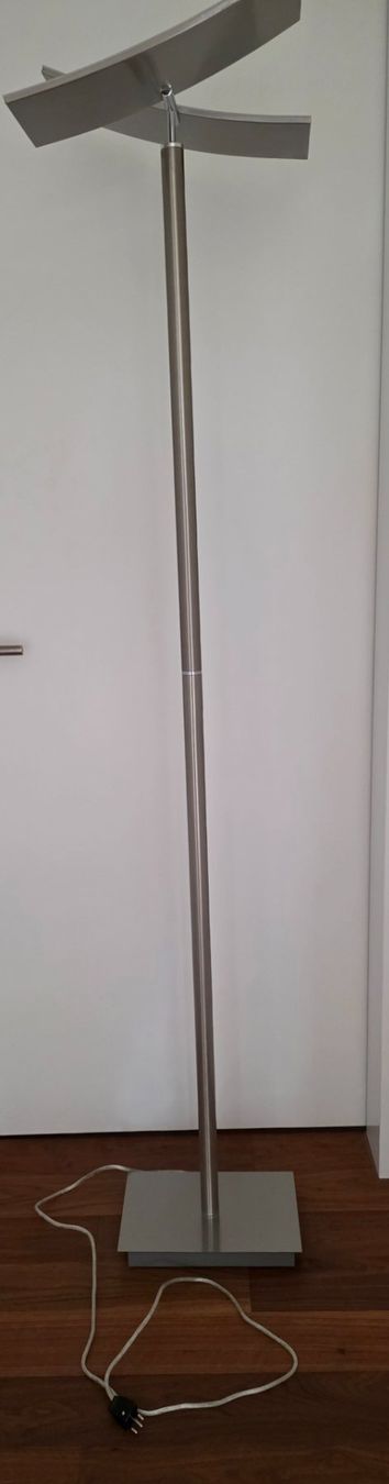 Lampade: LED Stehleuchte dimmbar – Usato da Ibach venduto da Ro-Ka