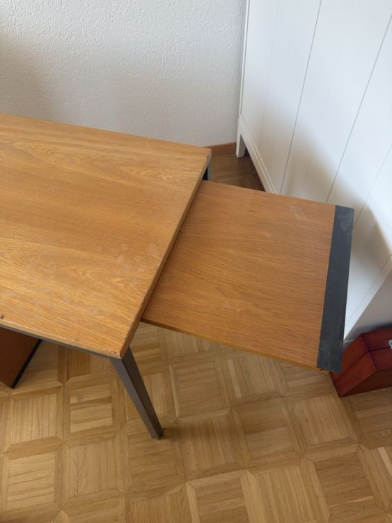 Scrivanie: Vintage Holz Schreibtisch mit Schubladen – Usato da Aarburg venduto da Spiderandman 6