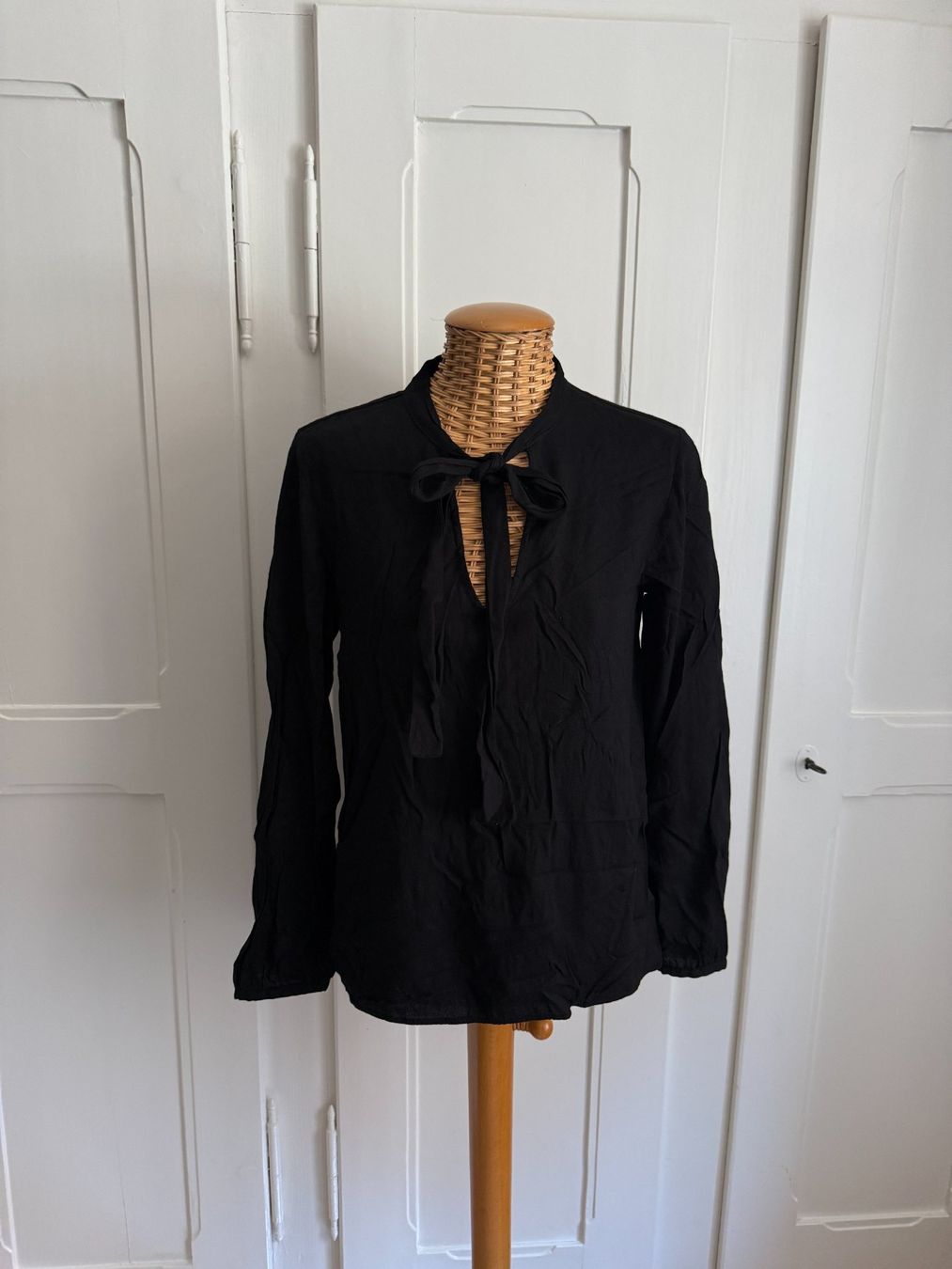 Zara Camicette: ZARA - Schluppenbluse schwarz M – Usato da Zürich venduto da Diazaio