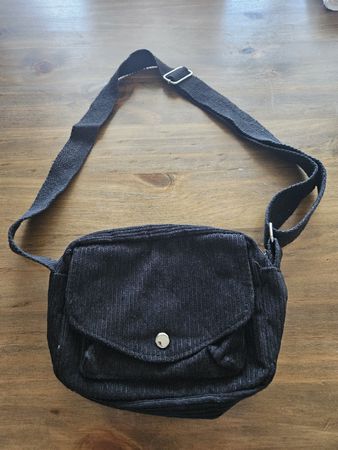 Sac bandoulière noir en velours côtelé - Jamais utilisé !