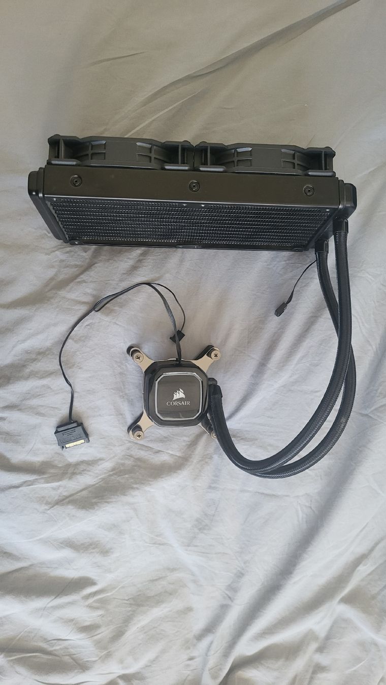 Corsair PC: Cordair 240mm AIO – Usato da Lausanne venduto da Swiss_Rail