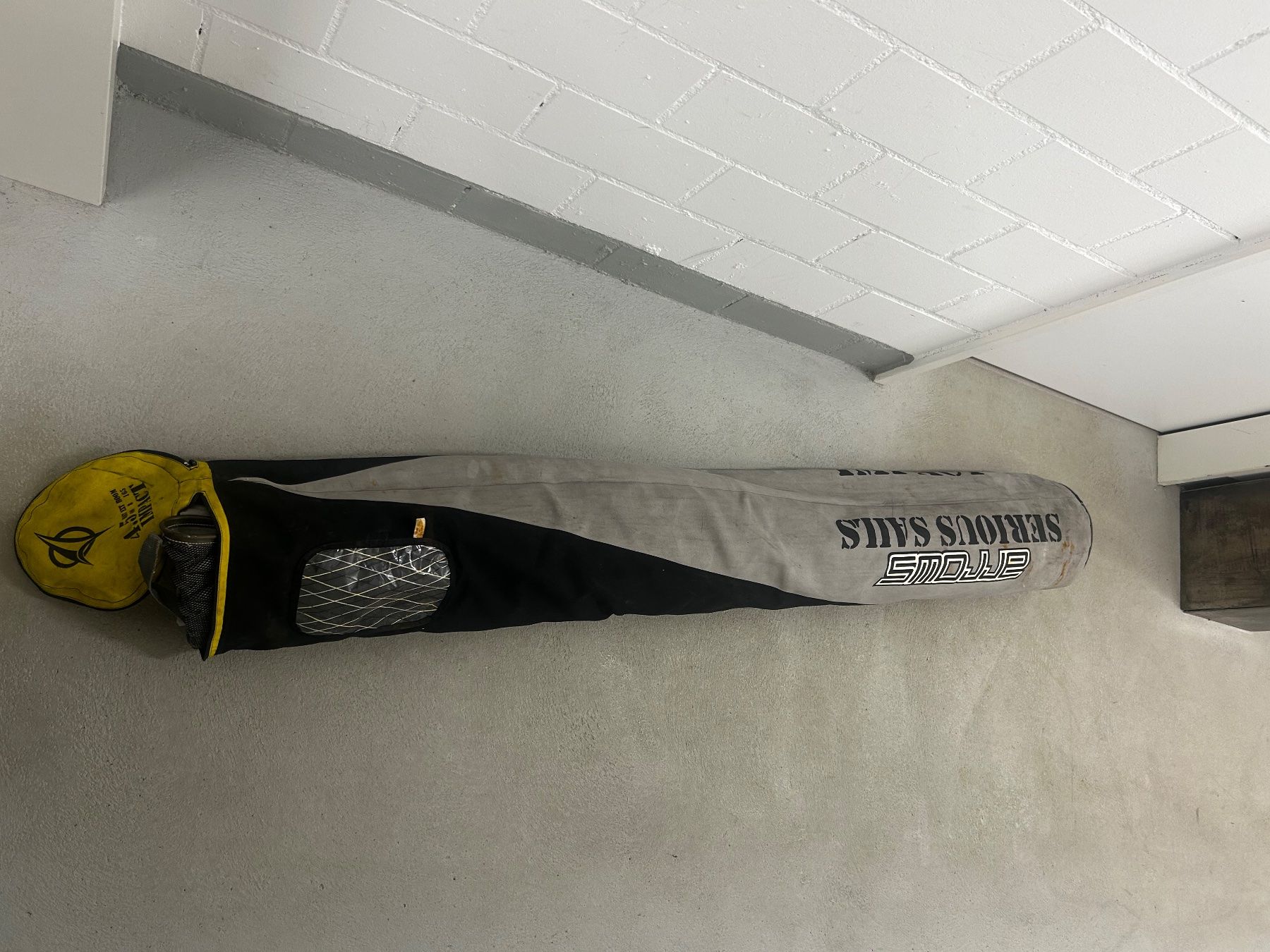 Surfen: Ein Windsurfingsegel – Gebraucht aus Uster von mar_mdx7 1
