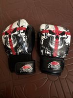 Coole Svotf Boxhandschuhe mit Totenkopf Design