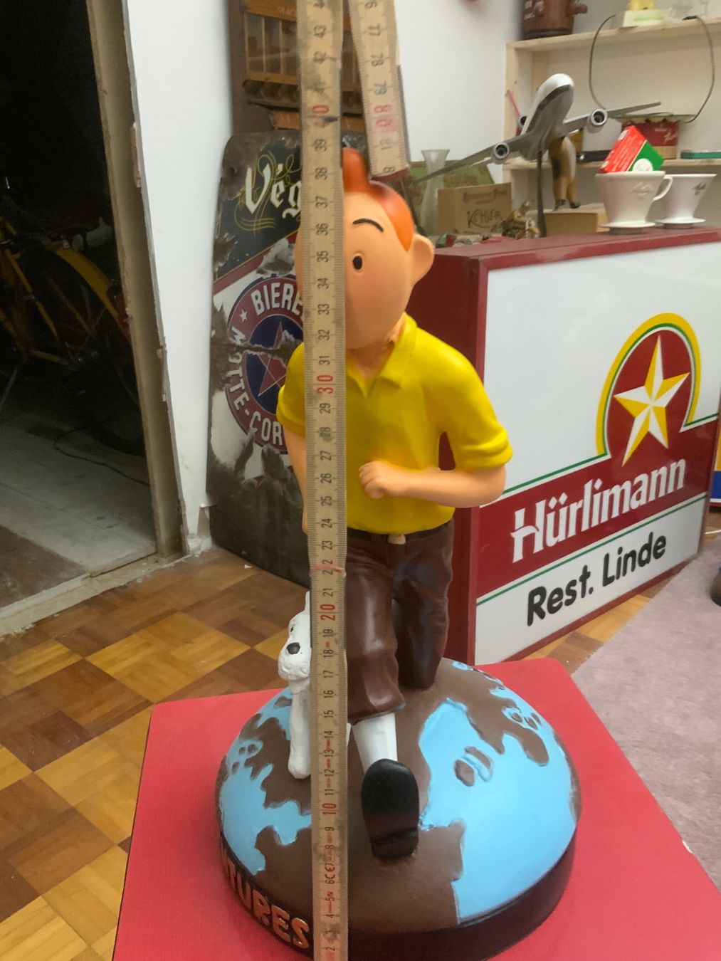 Comics: Tintin Figur mit Milou auf Globus Studio Aventures – Gebraucht aus Willisau von Minali 3