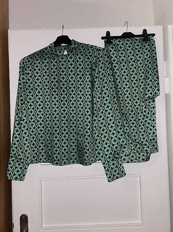 Vestiti: Total look  – Usato da Zürich venduto da ram_9k9v 2