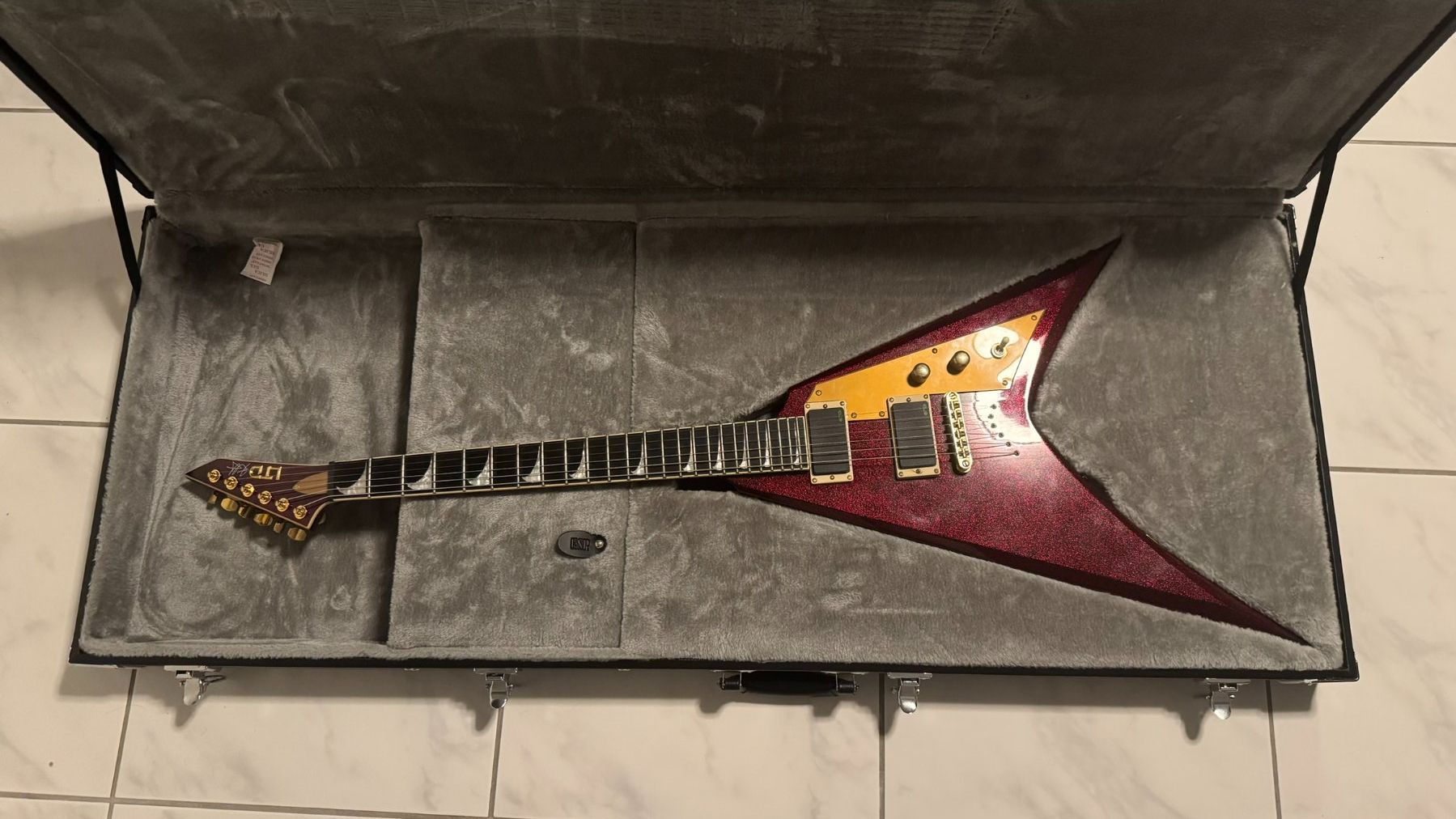 Esp Musikinstrumente: ESP LTD KH-V Red Sparkle – Gebraucht aus Schinznach Bad von Prosperos