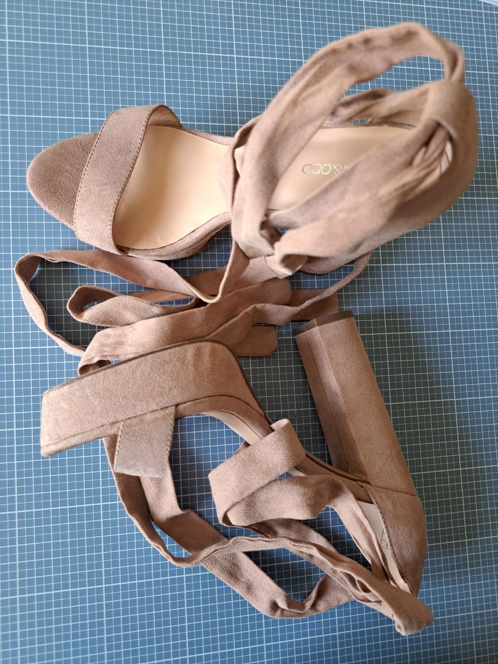 Scarpe da donna: High-Heels mit Schnürung Gr. 37 – Usato da Oetwil am See venduto da Kuechenzeit 1