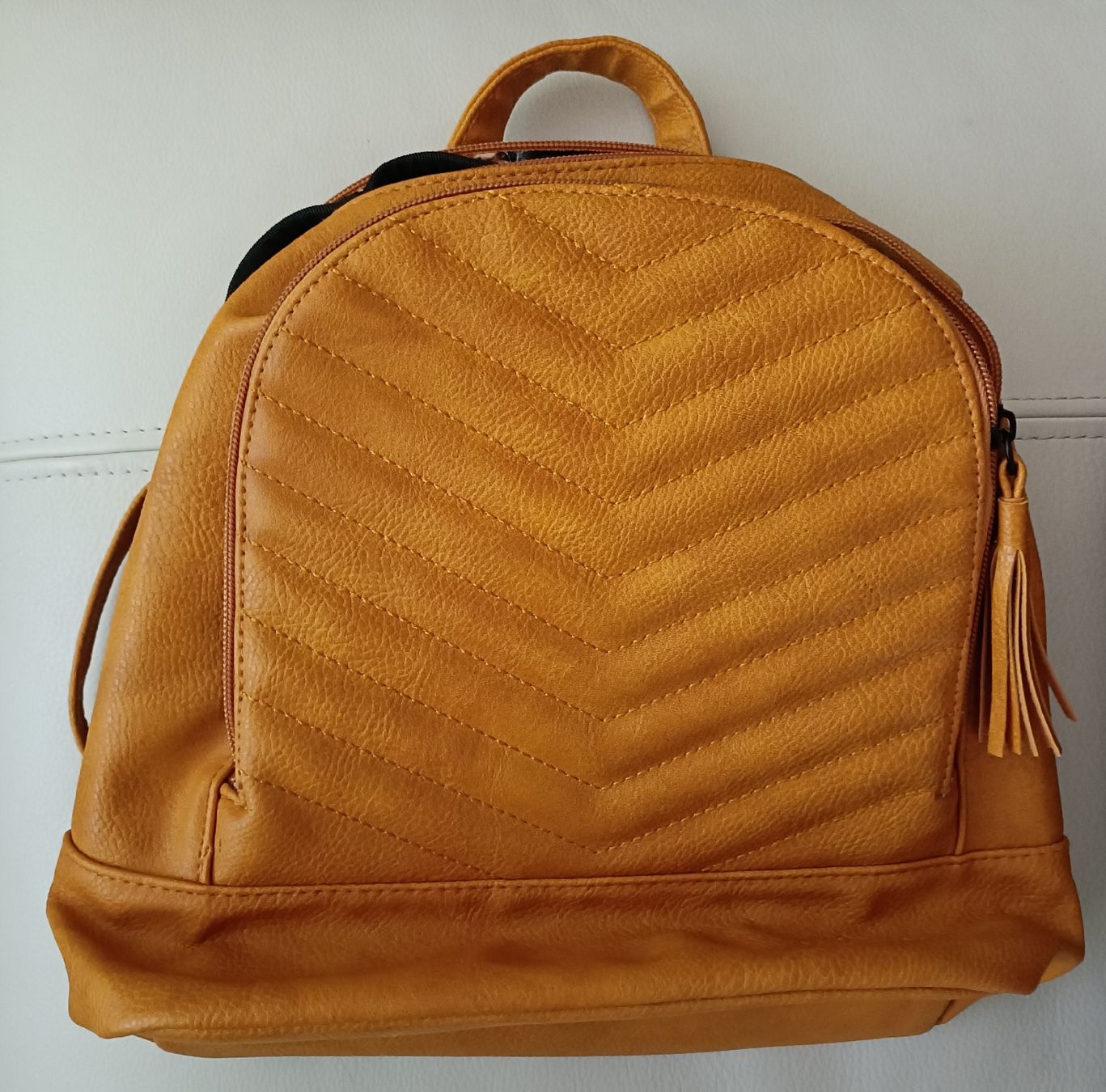 Zaini: Trendiger CHARM Rucksack in Senfgelb – Nuovo (secondo la descrizione) da Wettingen venduto da VO40 1