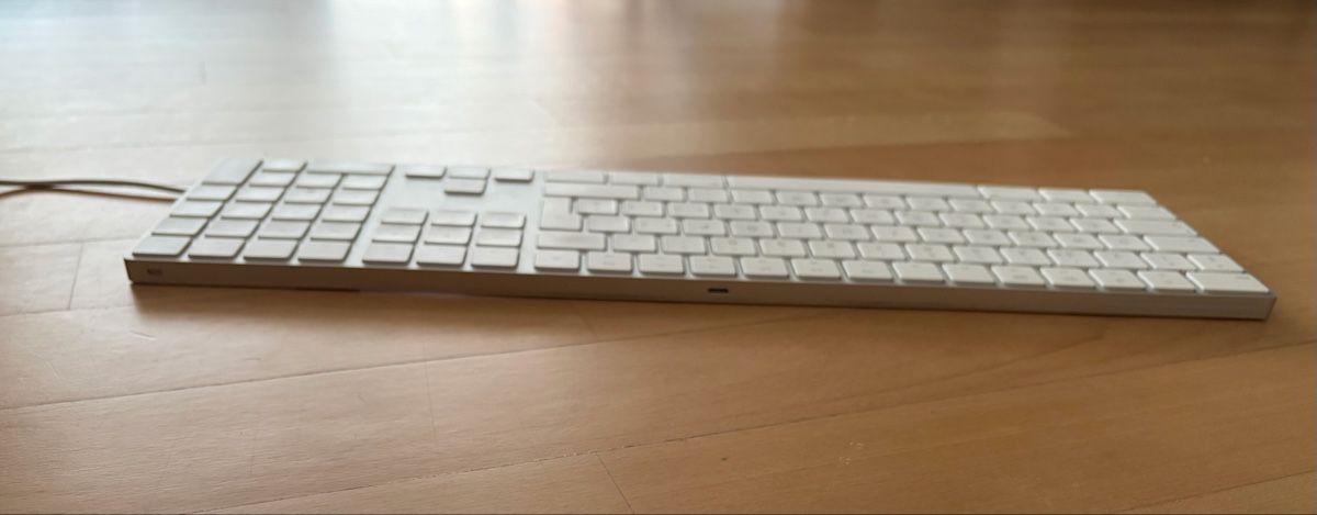 Apple Tastiere: Apple CH-Tastatur mit Nummernblock – Nuovo (secondo la descrizione) da Bern venduto da blackshiri 2