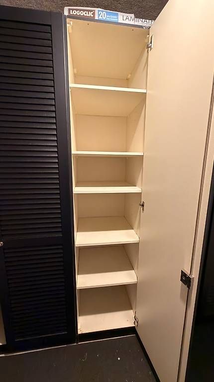 Armadi: Schwarzer Kleiderschrank 5-türig – Usato da Rubigen venduto da dreamgirl 2