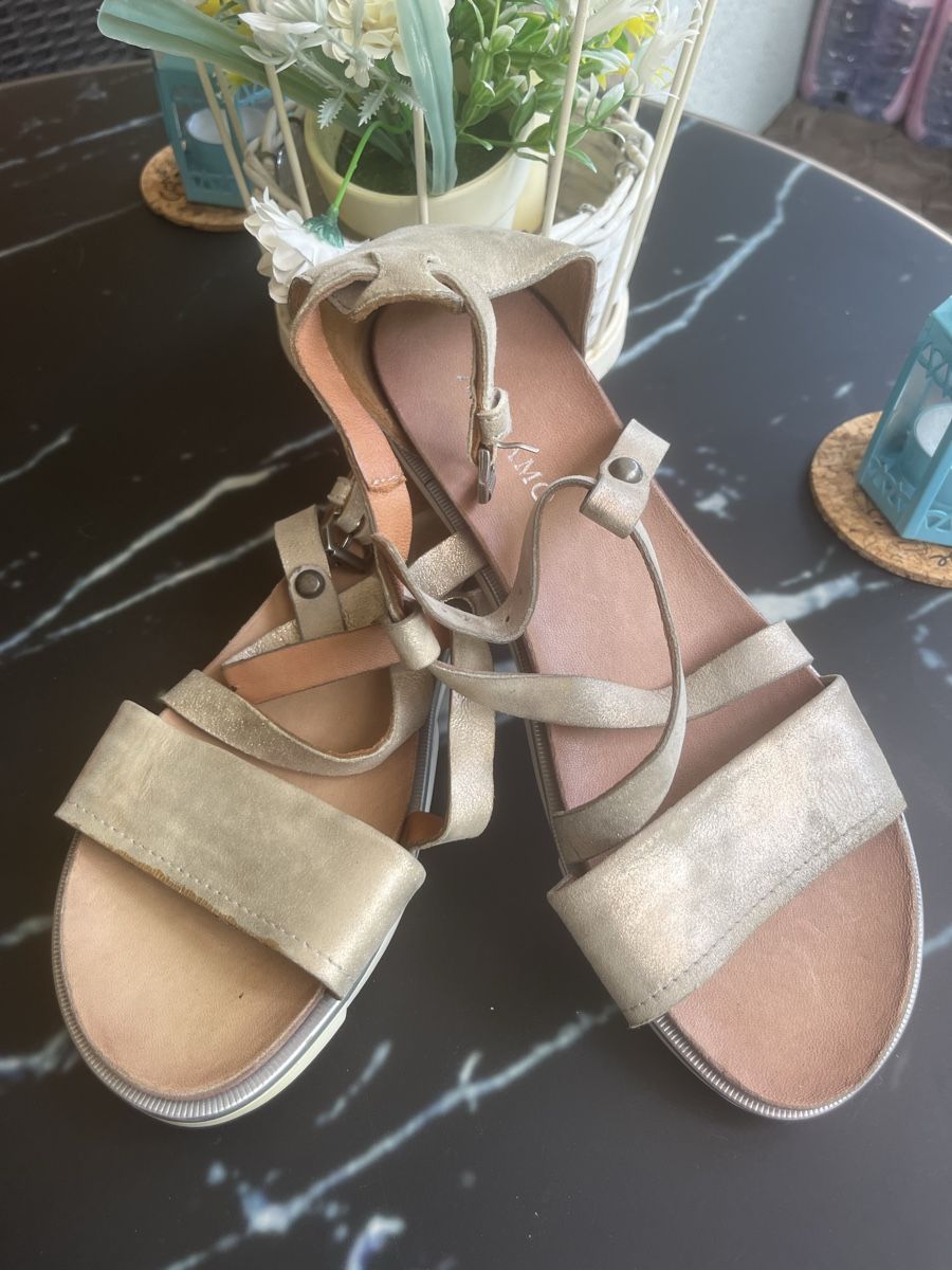 Scarpe da donna: Neue Leder Sandalen  – Usato da Brugg AG venduto da Ljubinka0410
