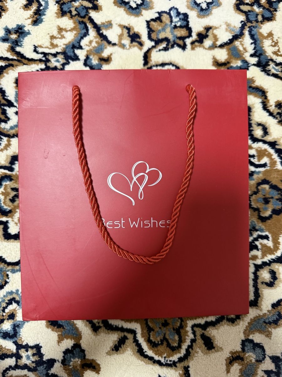 Tutte le decorazioni: Geschenkbox rot mit Kunstrosen und Tragetasche neu – Nuovo e nell'imballaggio originale da Niederwangen BE venduto da by_nisrin 2