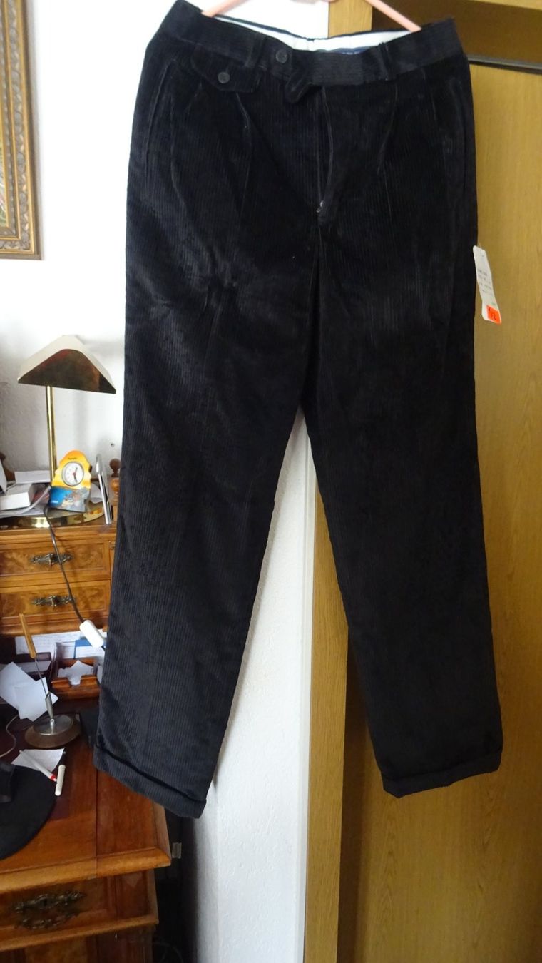 Pantaloni: NEU SAMT SCHWARZE MÄNNER  HOSE GROSSE 46. – Nuovo e nell'imballaggio originale da Burgdorf venduto da stein12