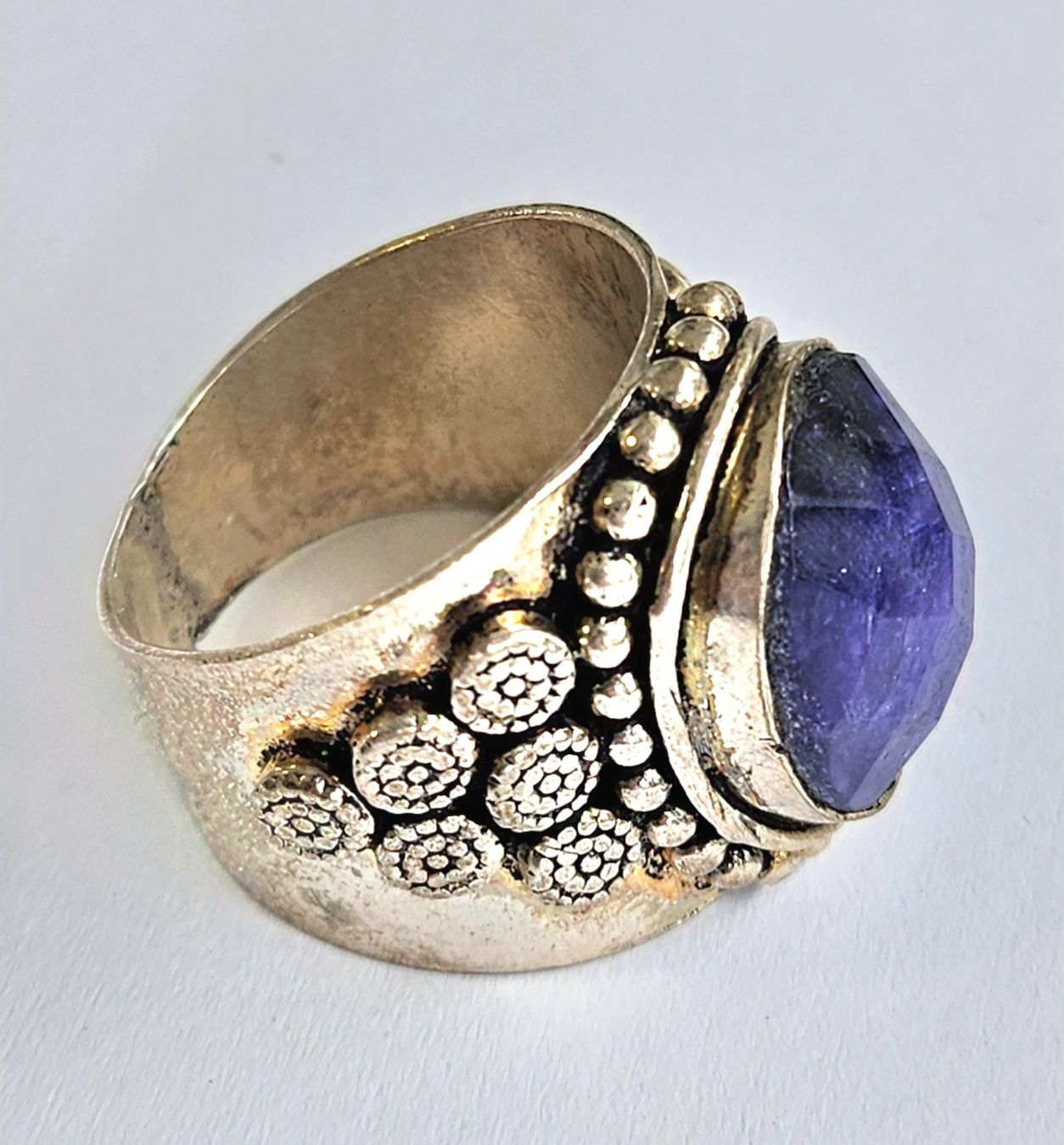 Anelli: Ring Silber mit blauem facettiertem Safir – Nuovo (secondo la descrizione) da Zürich venduto da adriben