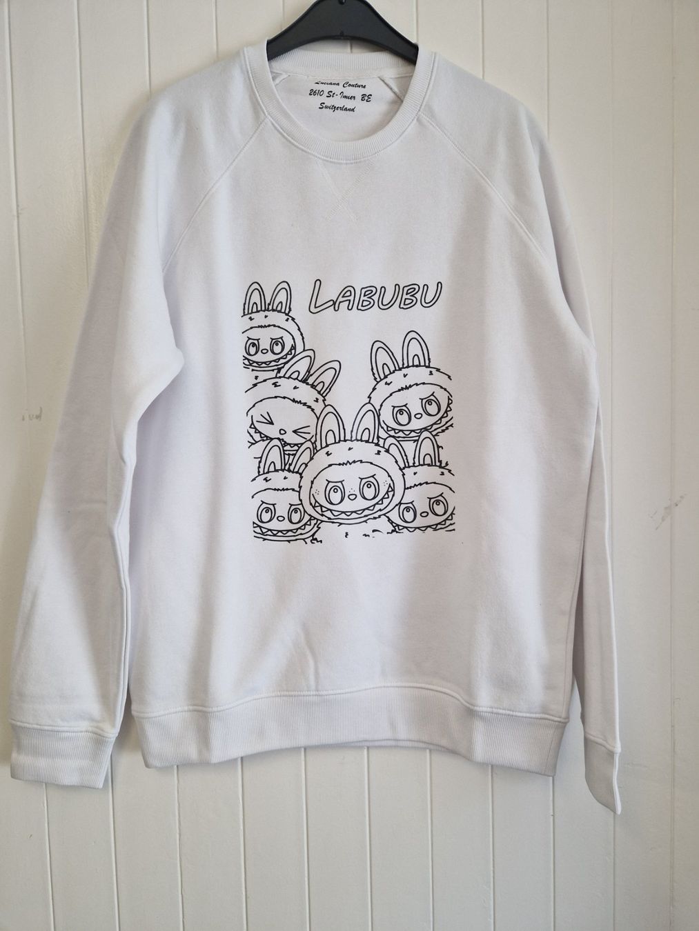 Maglioni & Felpe: Sweat BLANC applique Labubu Taille L – Nuovo e nell'imballaggio originale da St-Imier venduto da goodber