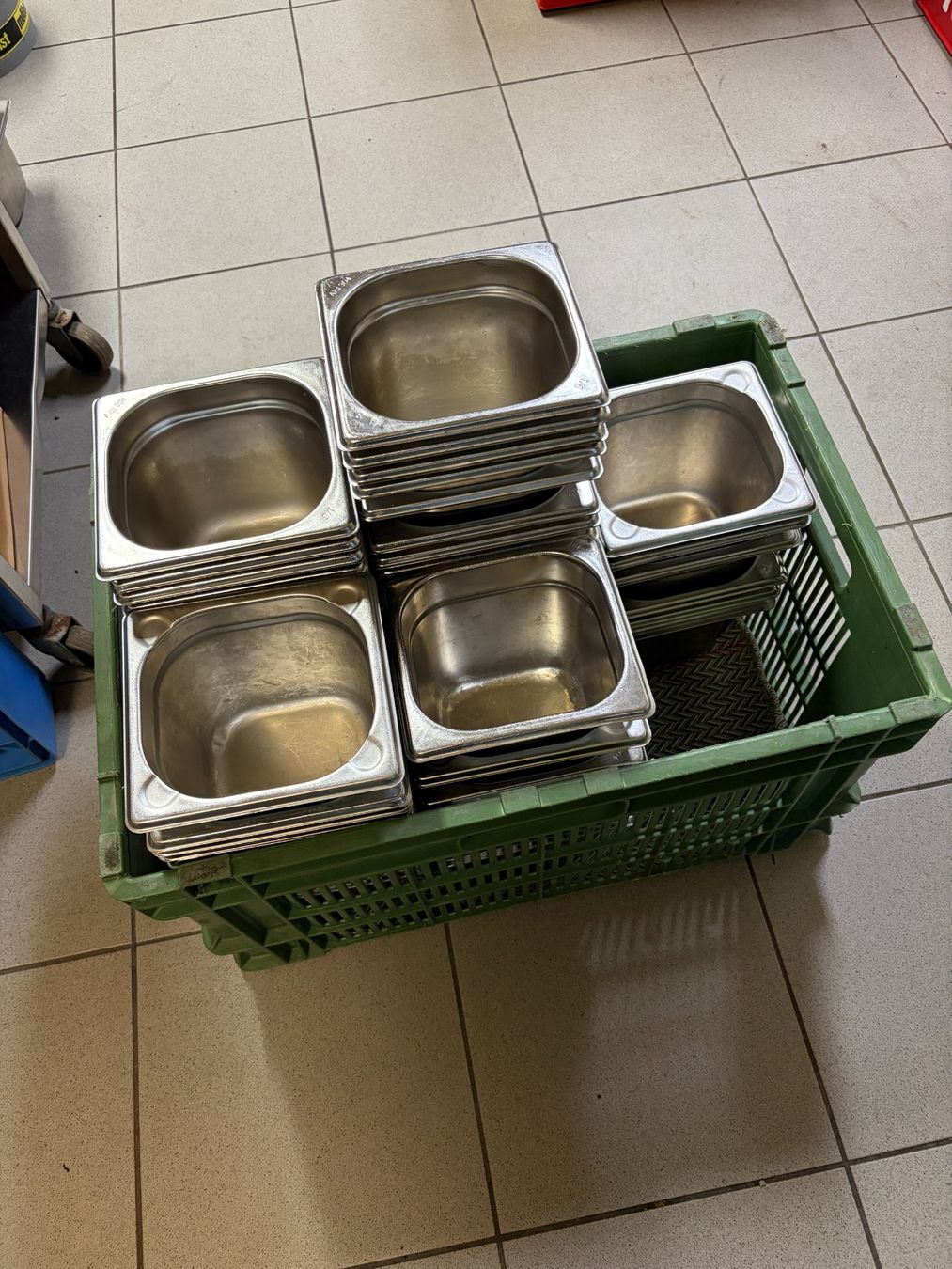 Komplettküchen: Gastronorm Einsätze 1/6 150mm – Gebraucht aus Rothrist von Pamosliq 1
