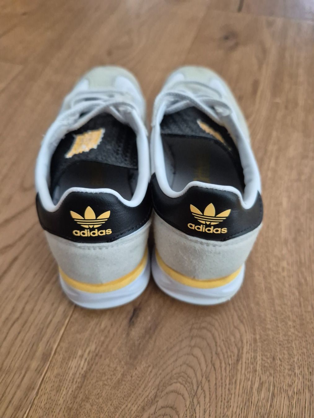 Adidas Scarpe per ragazzi: Adidas SL 72 RS White Black Spark, Gr. 32 – Usato da Sachseln venduto da Madmac 3