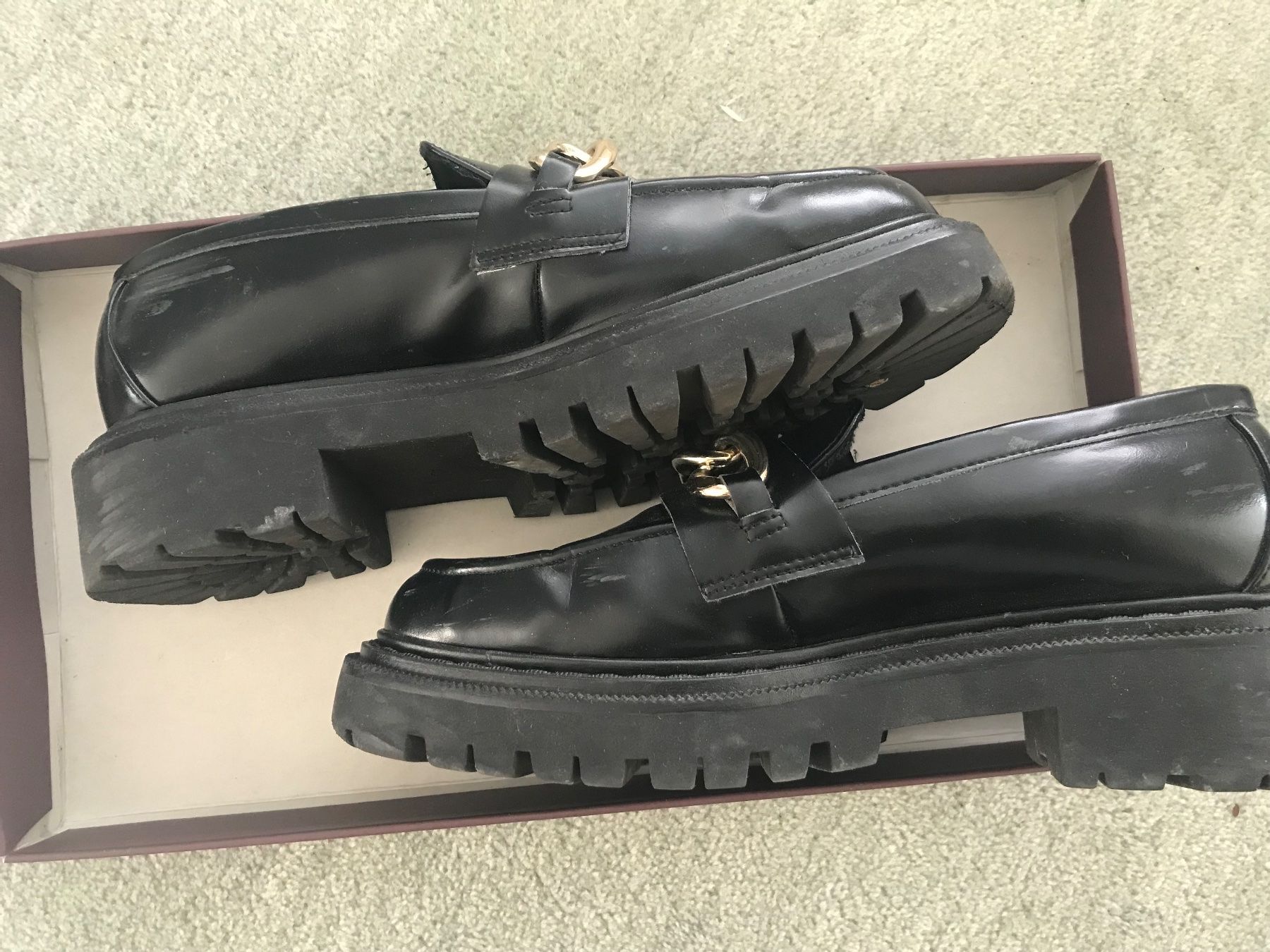 Scarpe da donna: Schwarze Loafer Gr. 40 mit Kette – Usato da Niederteufen venduto da mix18 3
