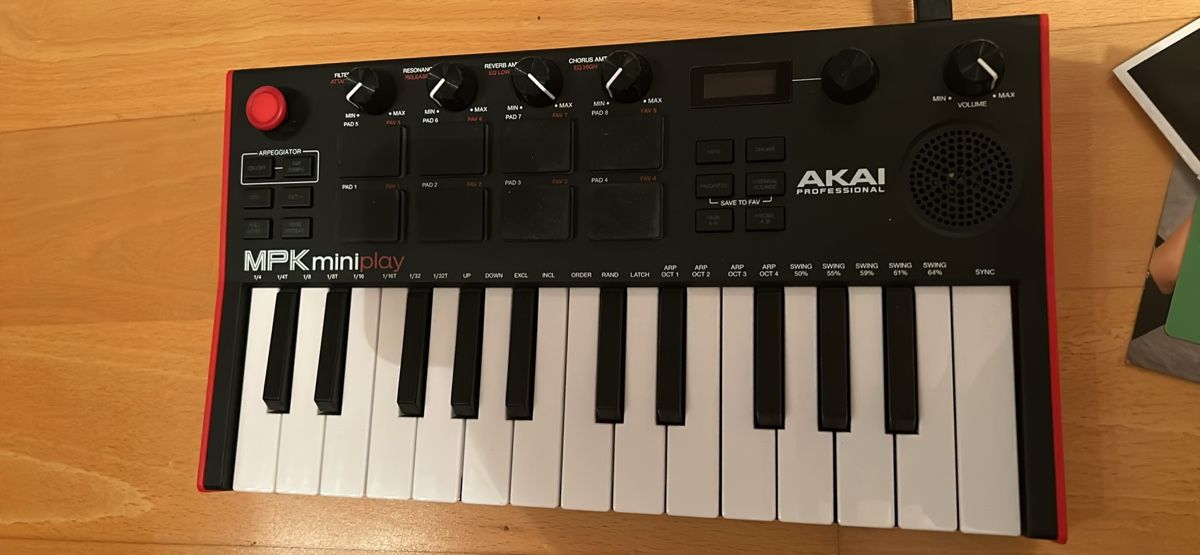 Akai Console di mixaggio: AKAI MPK Mini Play Keyboard, Neu! – Nuovo (secondo la descrizione) da Schaffhausen venduto da Wolves02 2