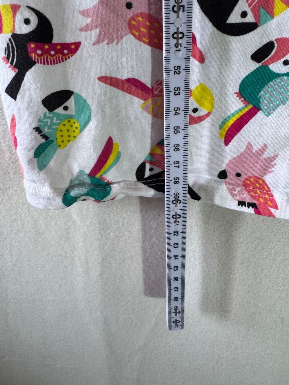 Top: Top mit bunten Papageien Gr. M – Usato da Grosswangen venduto da SALE_SALE_SALE 3