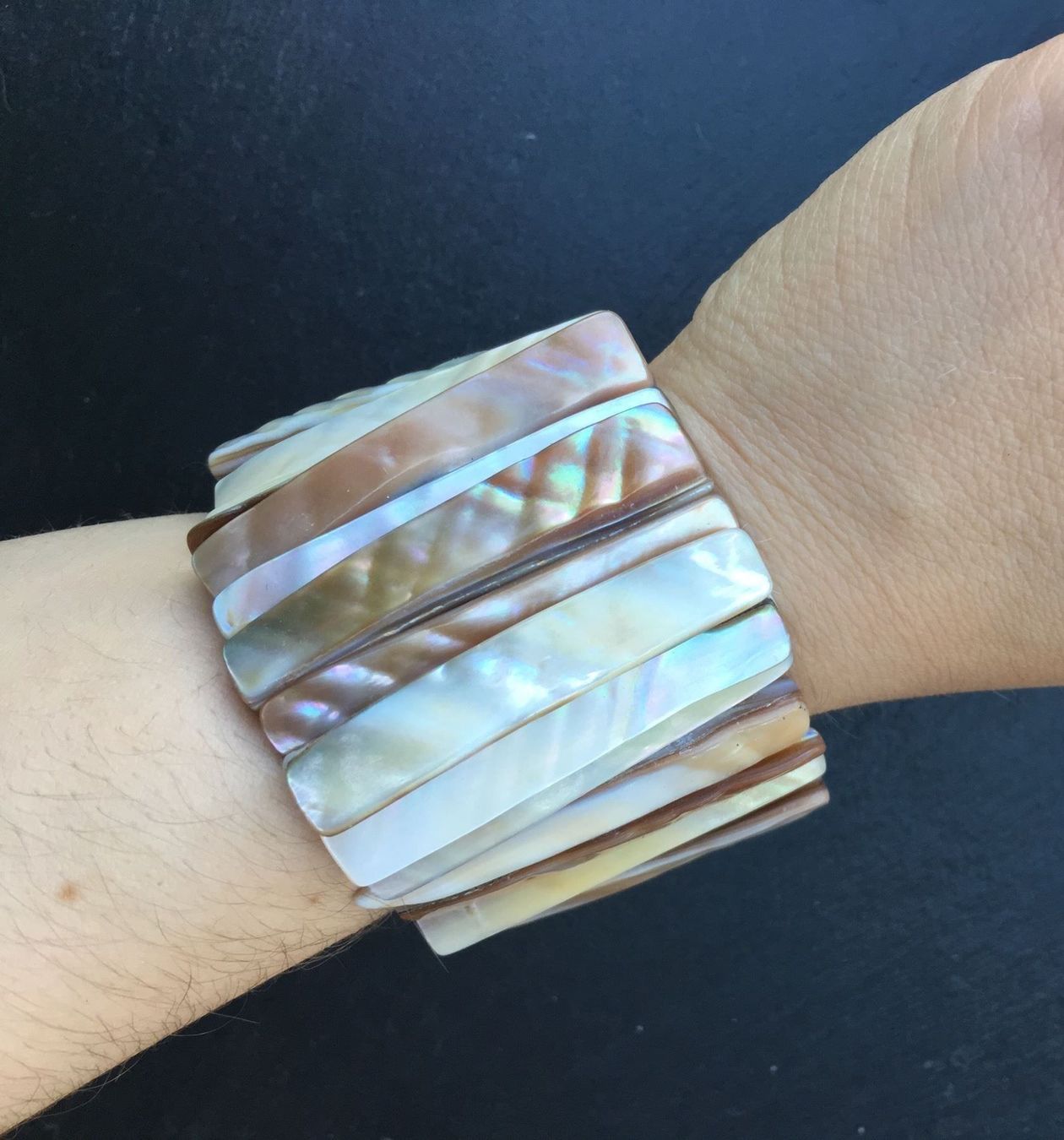 Bracelets: Bracelet élastiqué en nacre irisée – Neuf (Voir description) à Veyrier par Leilazizou 1