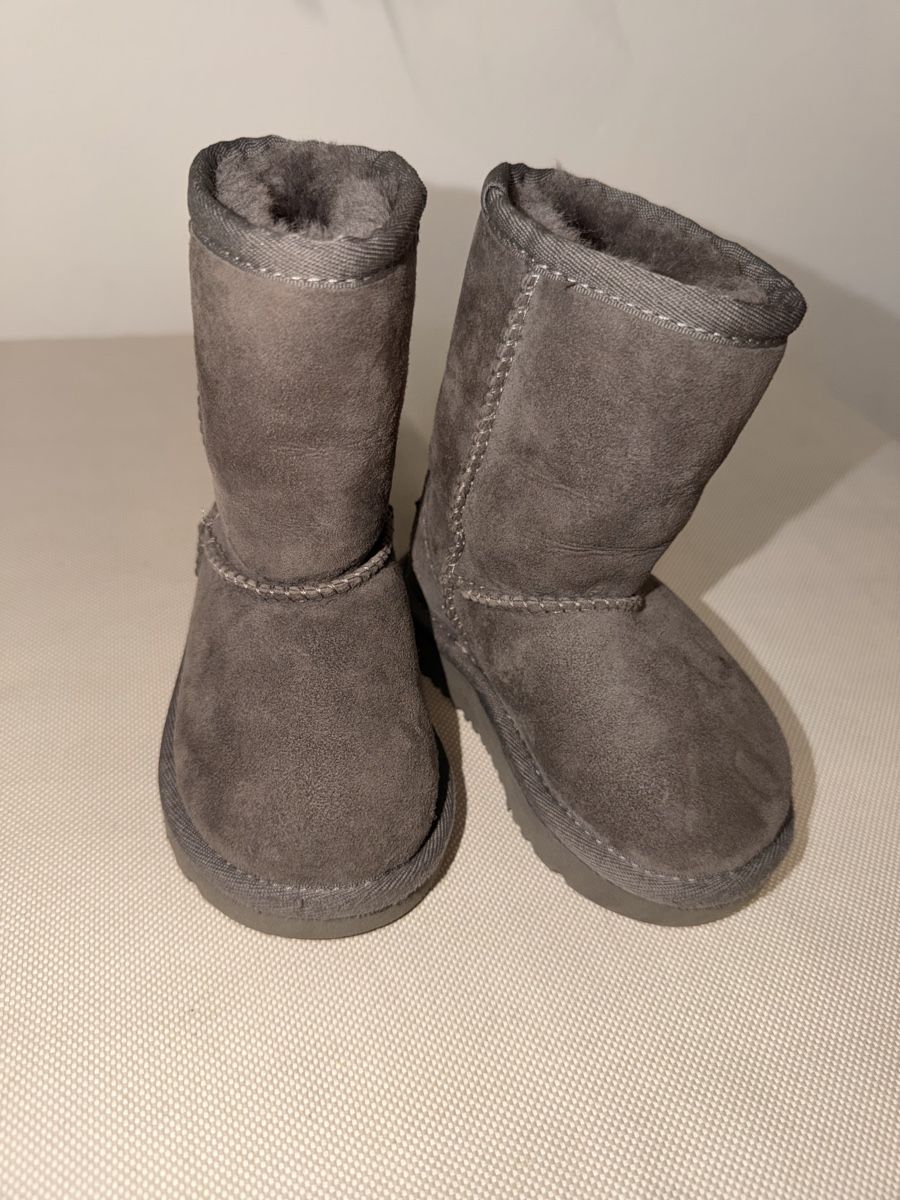 Ugg Scarpe per ragazzi: UGG Boots Kids, Gr. 22.5 – Usato da Frenkendorf venduto da banemk12 1