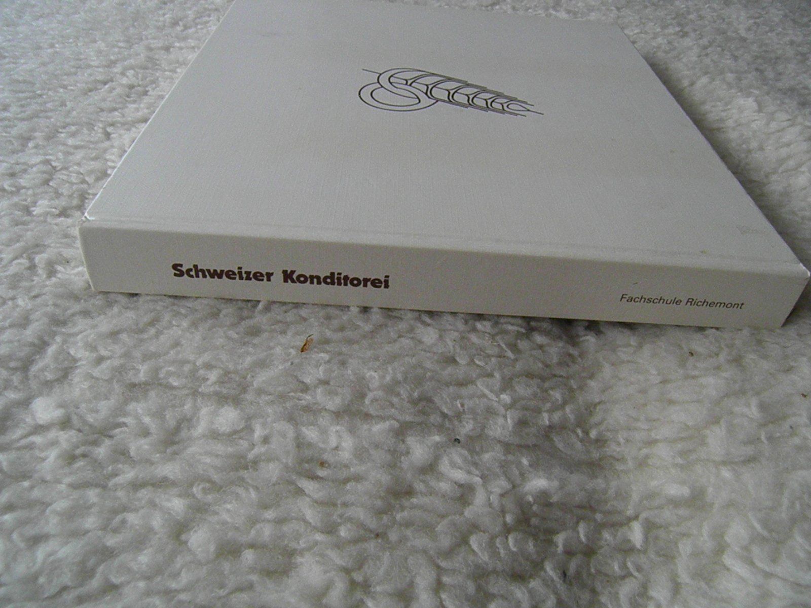 Libri: "Schweizer Konditorei" , Richemont Fachschule – Usato da Triesen FL venduto da Trigon 3