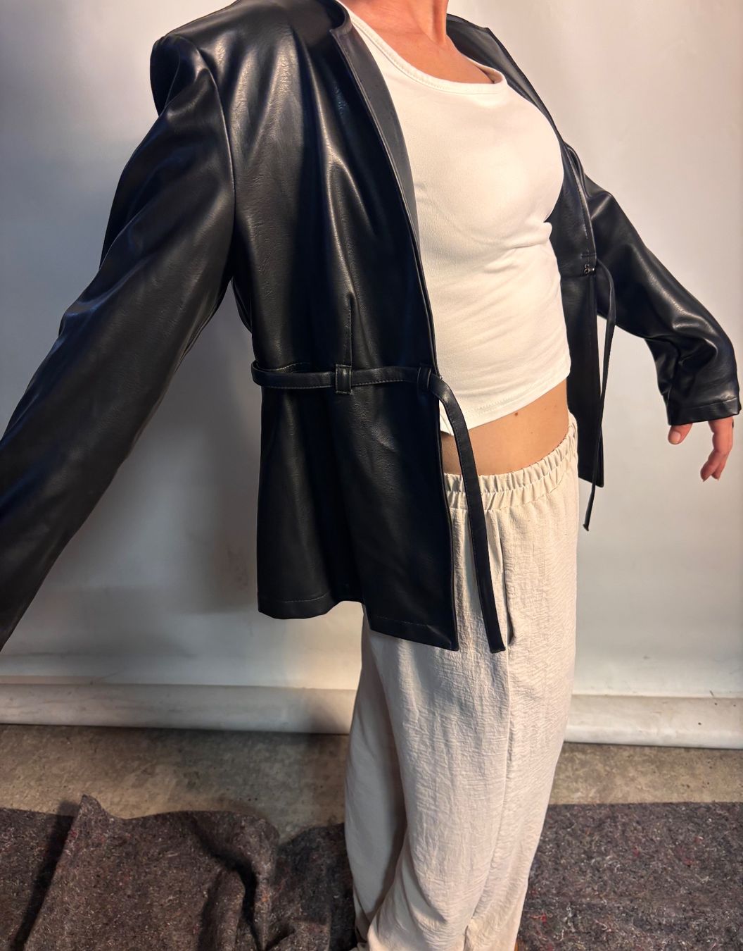 Morgan Giacche: Schwarze kurze Kustleder-Jacke von Morgan. – Usato da Münchenstein venduto da tsp01 2