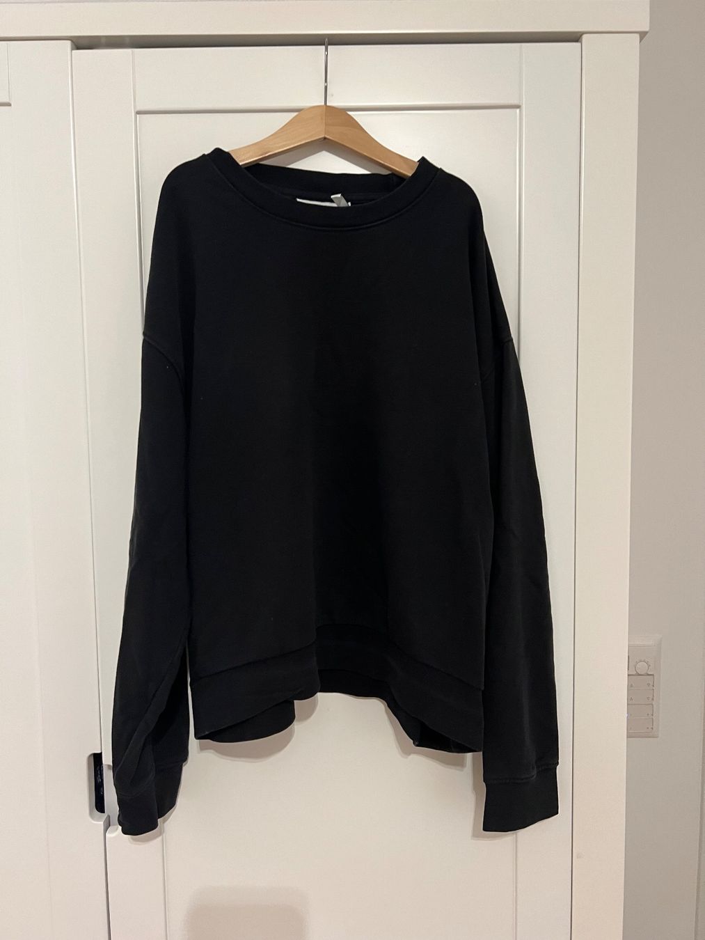 Weekday Pullover & Sweatshirts: schwarzer Pullover – Gebraucht aus Erlenbach von paulina.rad
