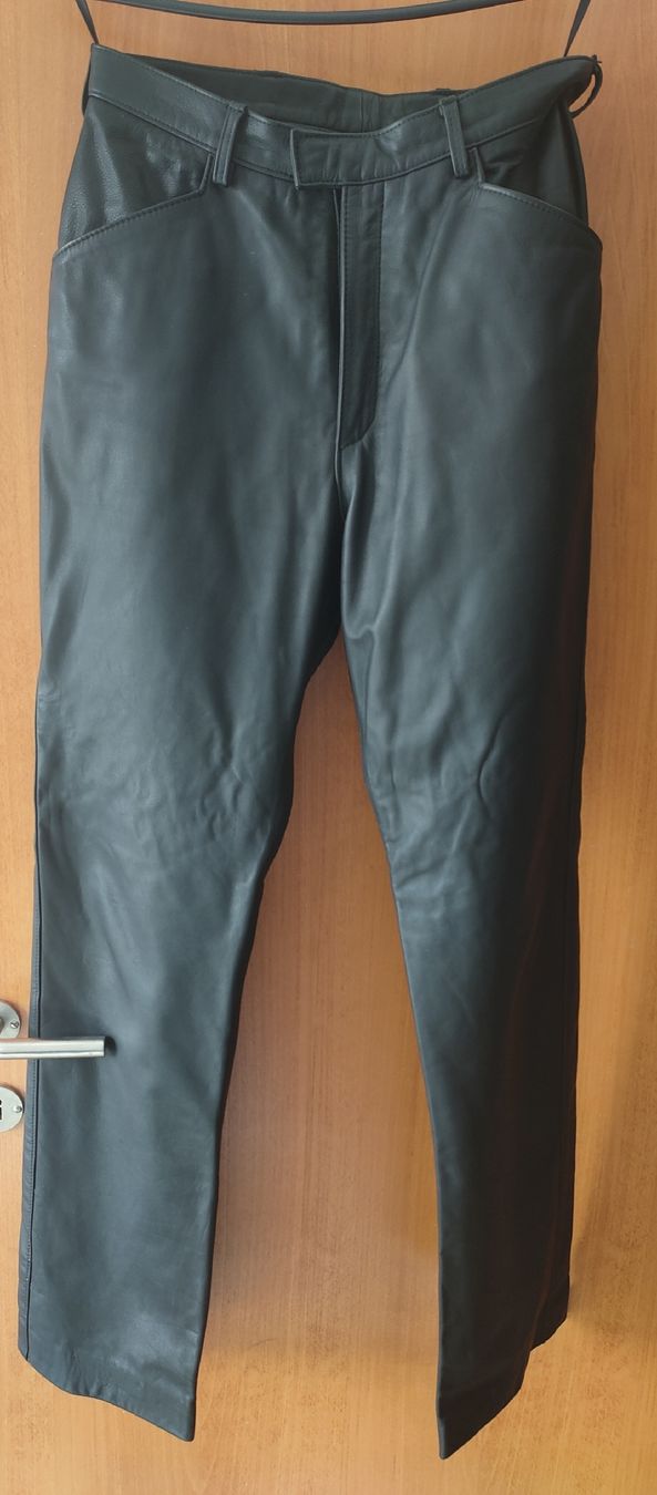 Pantaloni: Schwarze Lederhose Gr. 42, echtes Leder – Nuovo (secondo la descrizione) da Oberwil b. Büren venduto da 3298Oberwil
