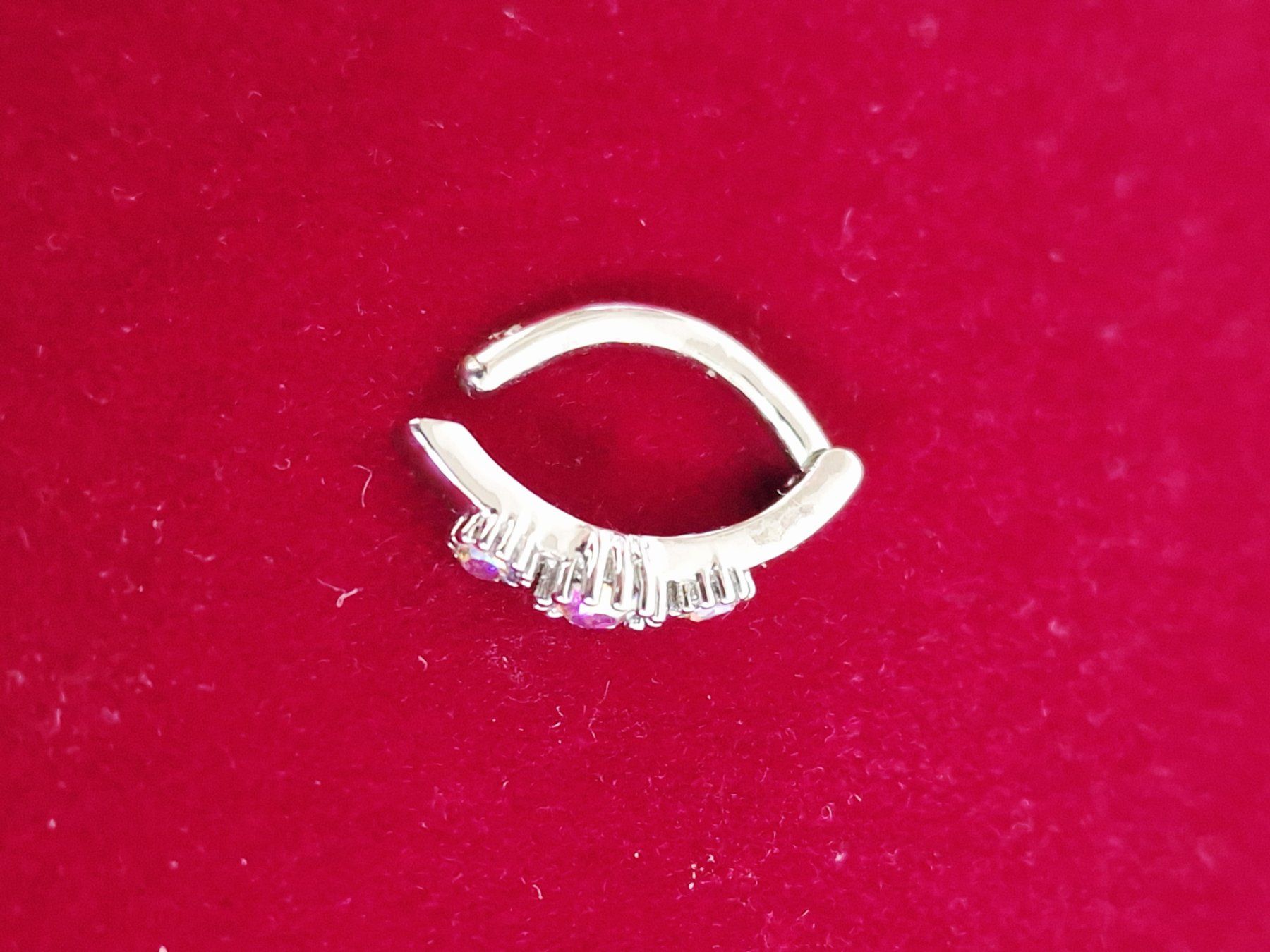 Gioielli per piercing: Bauchnabel Piercing mit drei Steinen – Usato da Hallau venduto da CHACLA 3