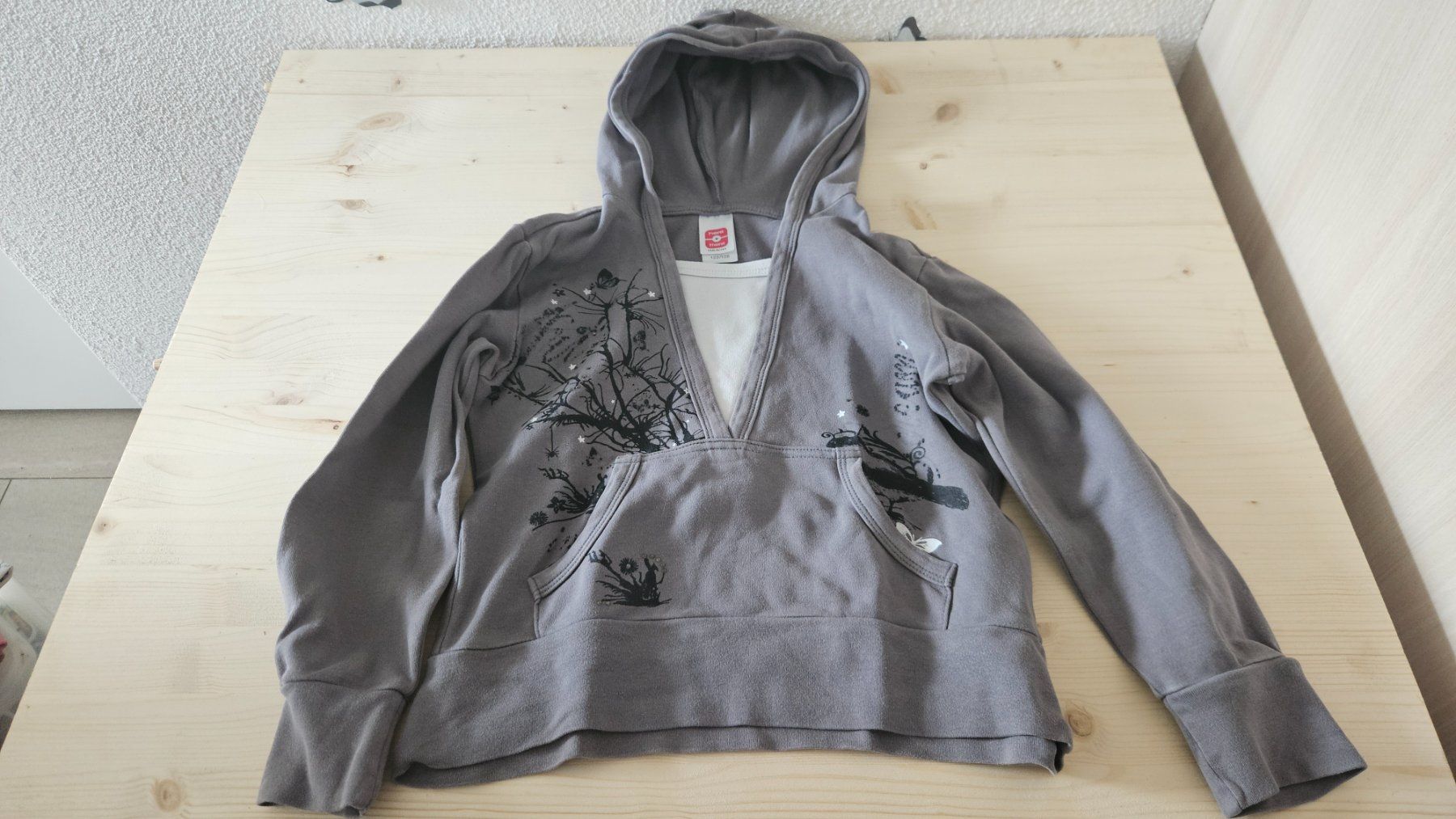 C&A Maglioni & Felpe: Here+There Kapuzenpullover, Gr. 122/128 – Usato da Escholzmatt venduto da _die_Kaempferin