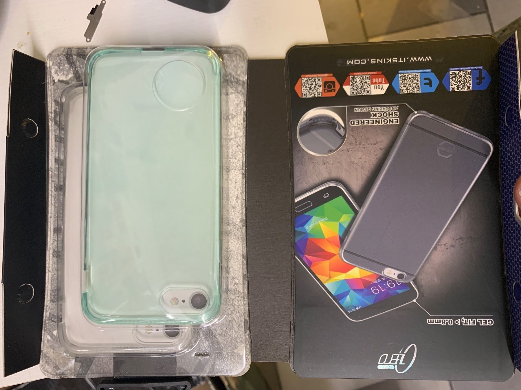 Cover & Protezioni schermo: iPhone 7,8 it Skin slicon Hülle – Nuovo e nell'imballaggio originale da Oensingen venduto da E-Sell 1