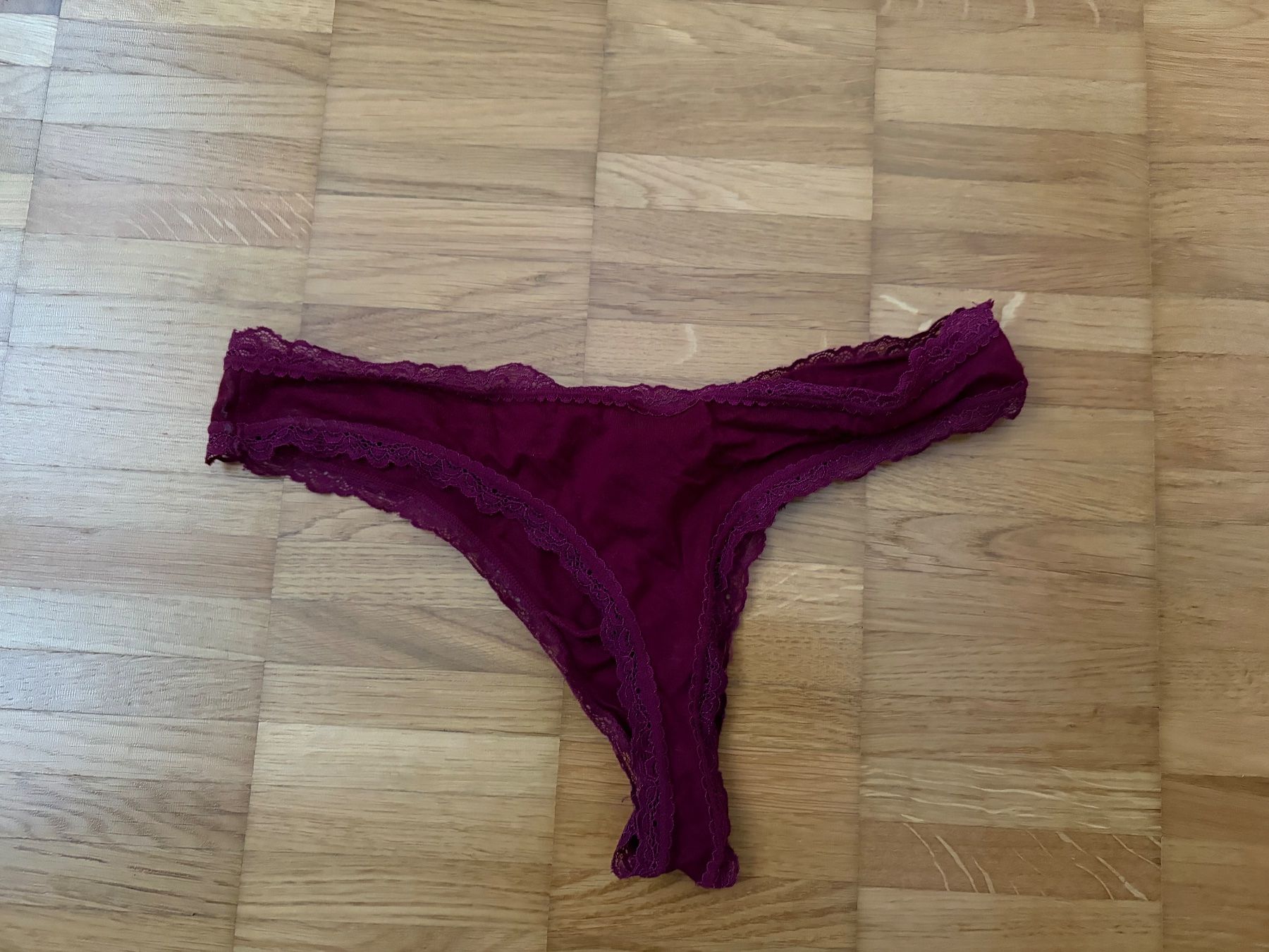 Sonstige Unterwäsche: Sexy Spitzen-String, Gr. S – Gebraucht aus Basel von Sunshine143 1