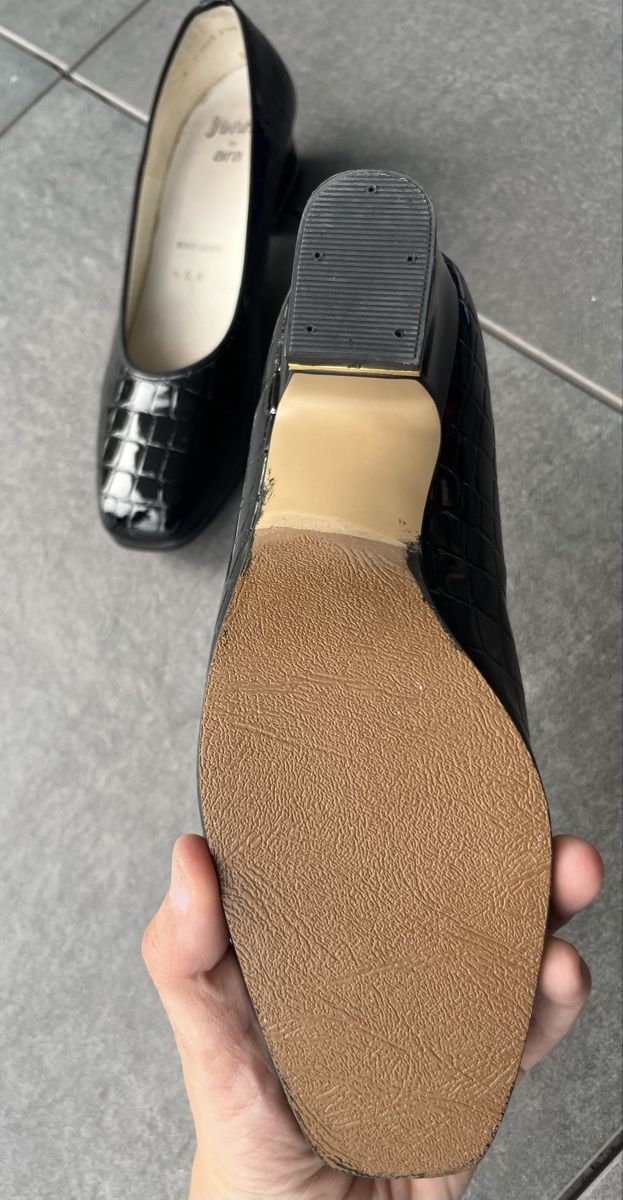 Scarpe da donna: Lack Pumps schwarz Gr. 38 nagelneu – Nuovo e nell'imballaggio originale da Hünenberg See venduto da spartakus02 5