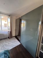 Jutzler-Schwebetürenschrank mit Spiegel- und Glastüren