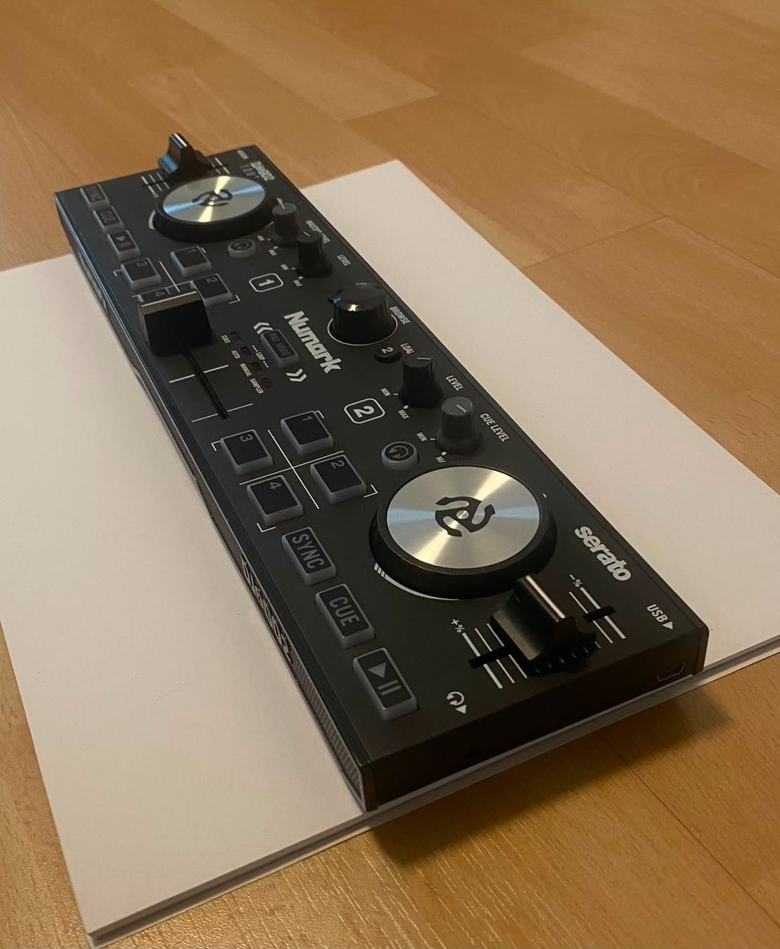 Console di mixaggio: Numark DJ2GO 2 Touch Anfänger DJ-Pult – Usato da Luzern venduto da yannick.w123 4