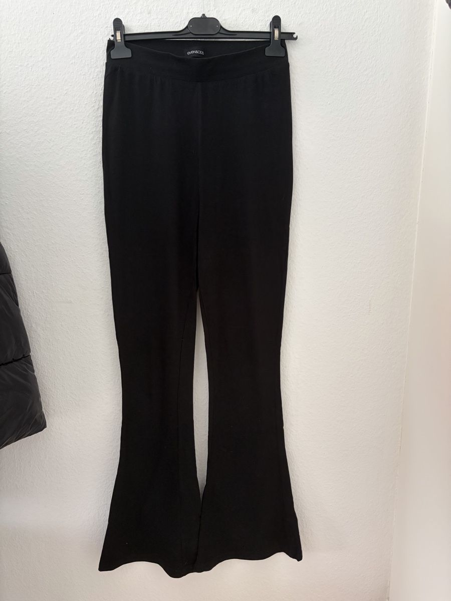 Leggings: Schwarze Schlaghose – Gebraucht aus Ettingen von ale_q6zz