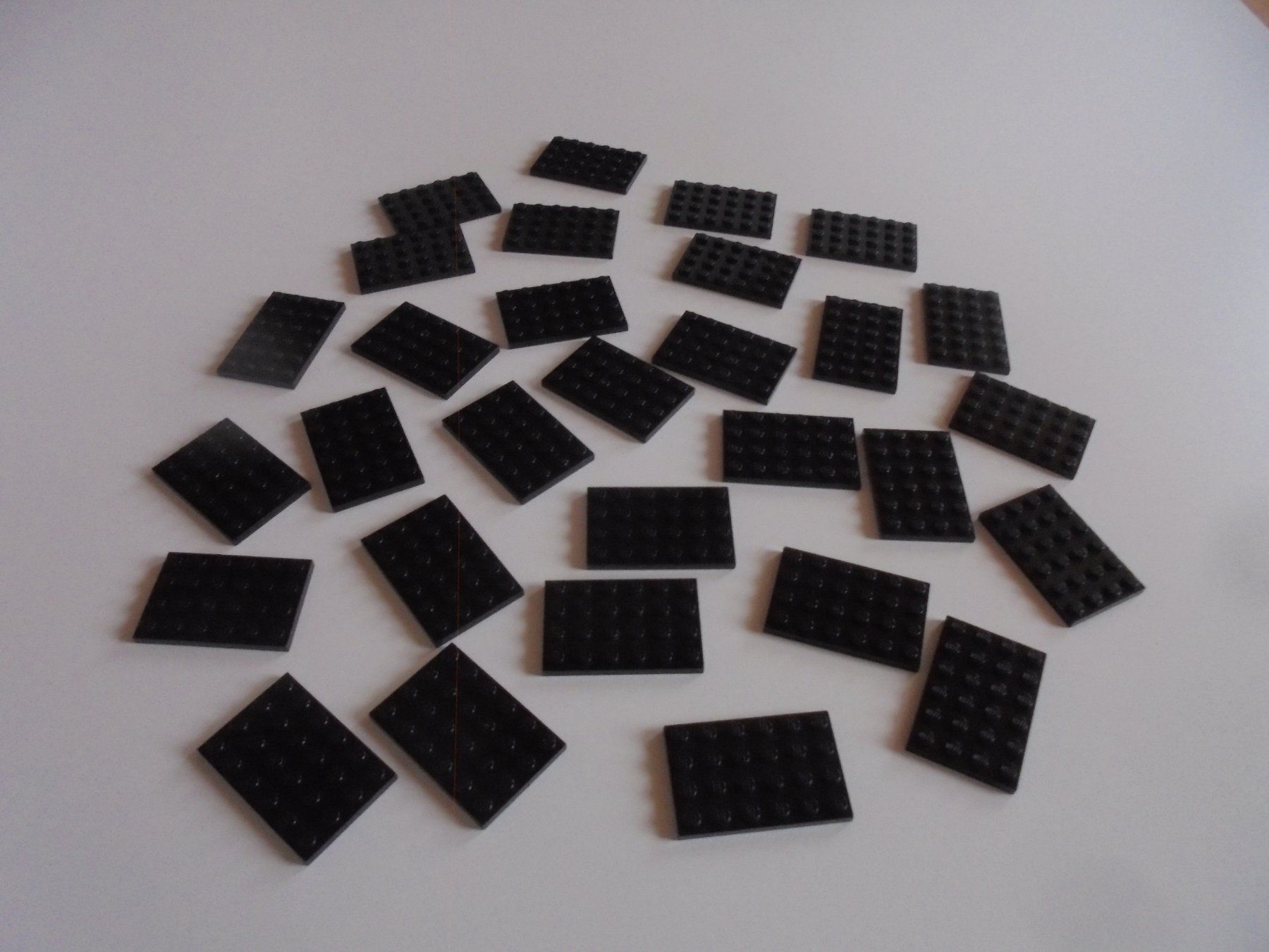 Lego Giocattoli: LEGO - 30 - SCHWARZE - PLÄTTLI - 6 X 4 – Usato da Gelterkinden venduto da ajdt4