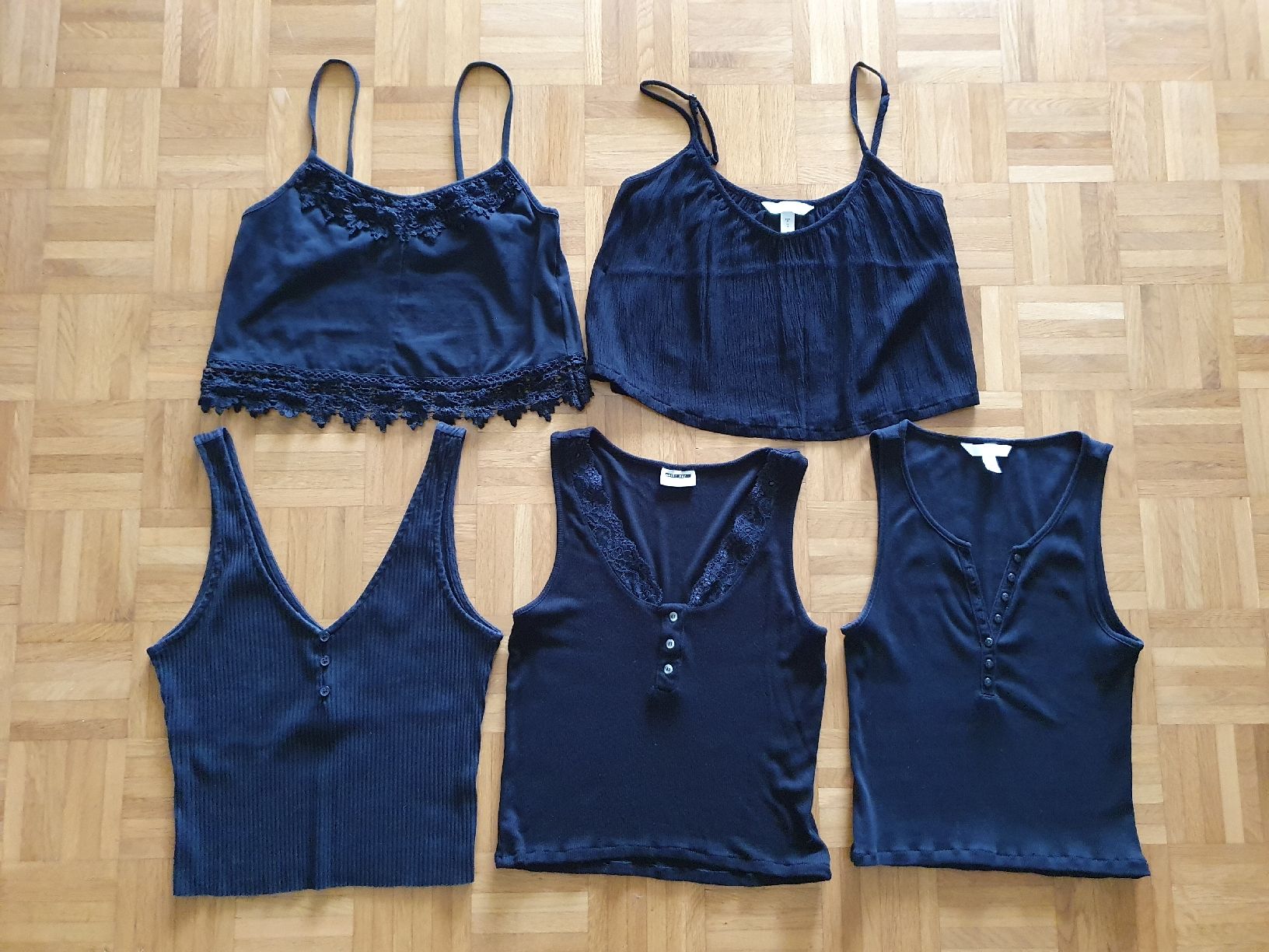 Lotti di vestiti: Div. Tops, schwarz, Gr. S – Nuovo (secondo la descrizione) da Seuzach venduto da man_w2dj