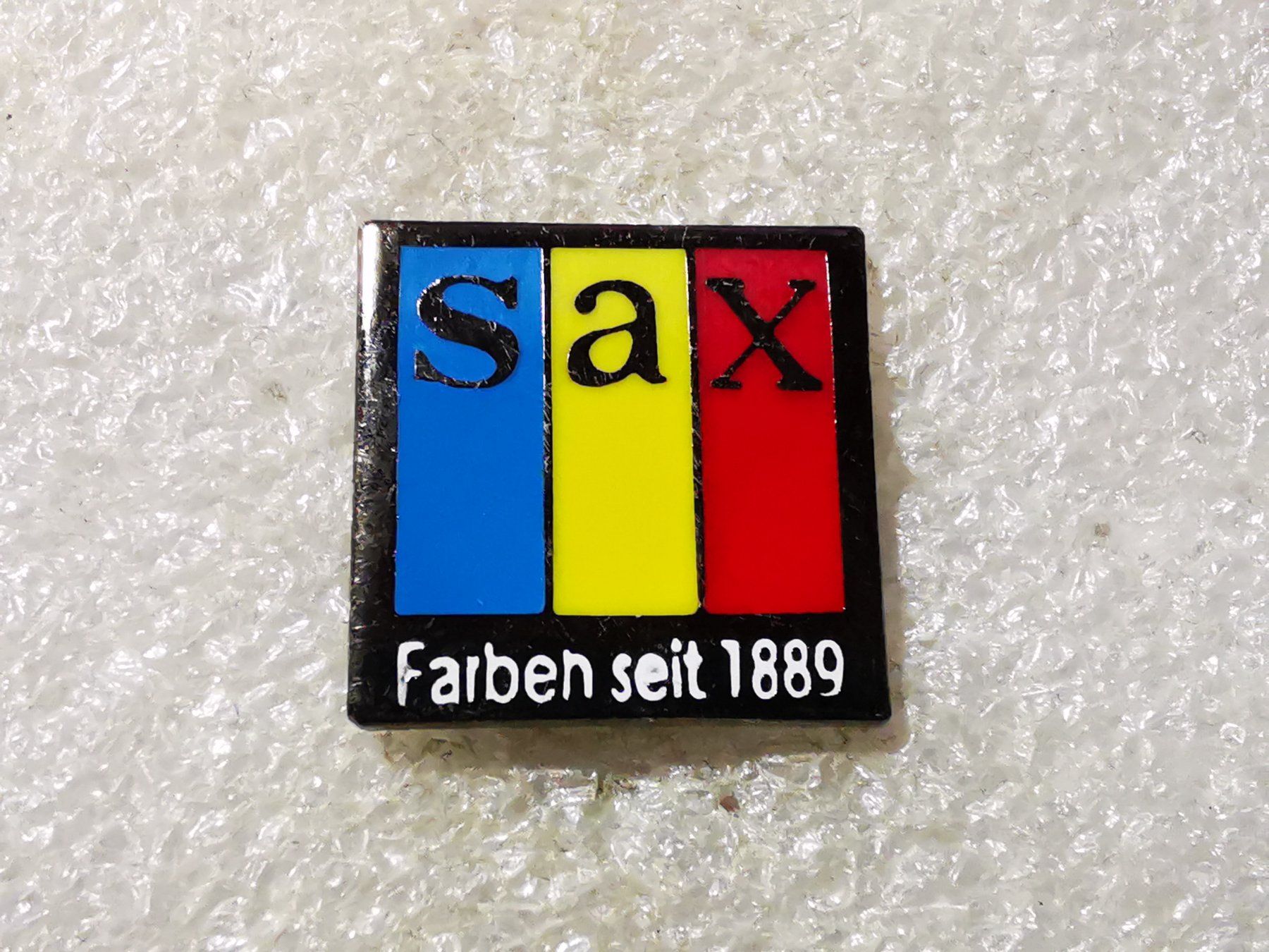 Placchette & Badge: Ansteckpin 77: sax Farben – Usato da Oppligen venduto da Pin-Fall-Shop