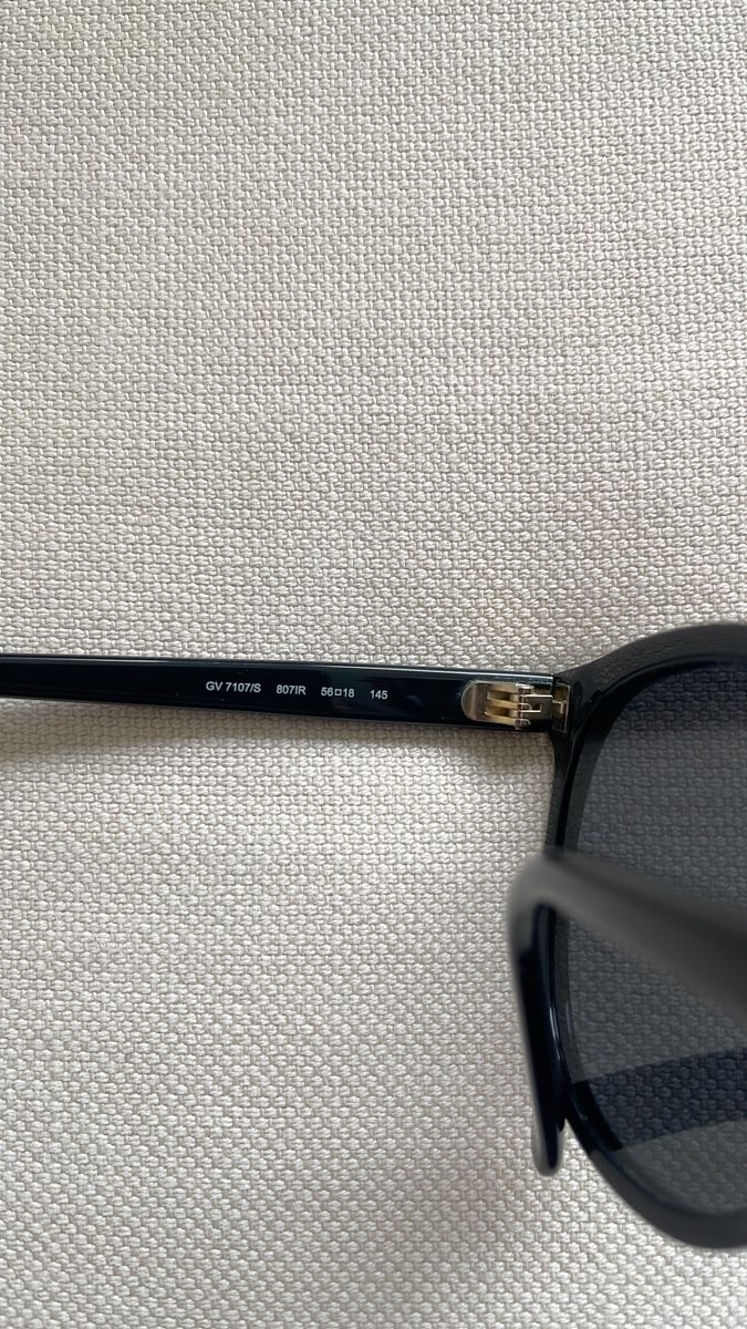 Givenchy Occhiali & Lenti: Sonnenbrille Givenchy GV 7107/S – Usato da Küsnacht ZH venduto da divarocci 1