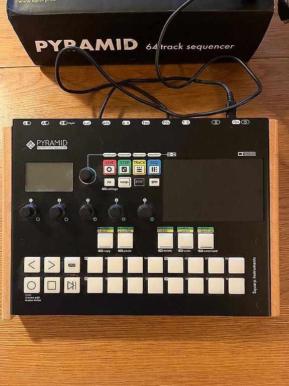Strumenti musicali: Pyramid MK2 64-track Sequencer by Squarp – Usato da Zürich venduto da LeoGd