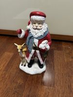 Weihnachtsmann-Figur mit Rehkitz – Dekofigur