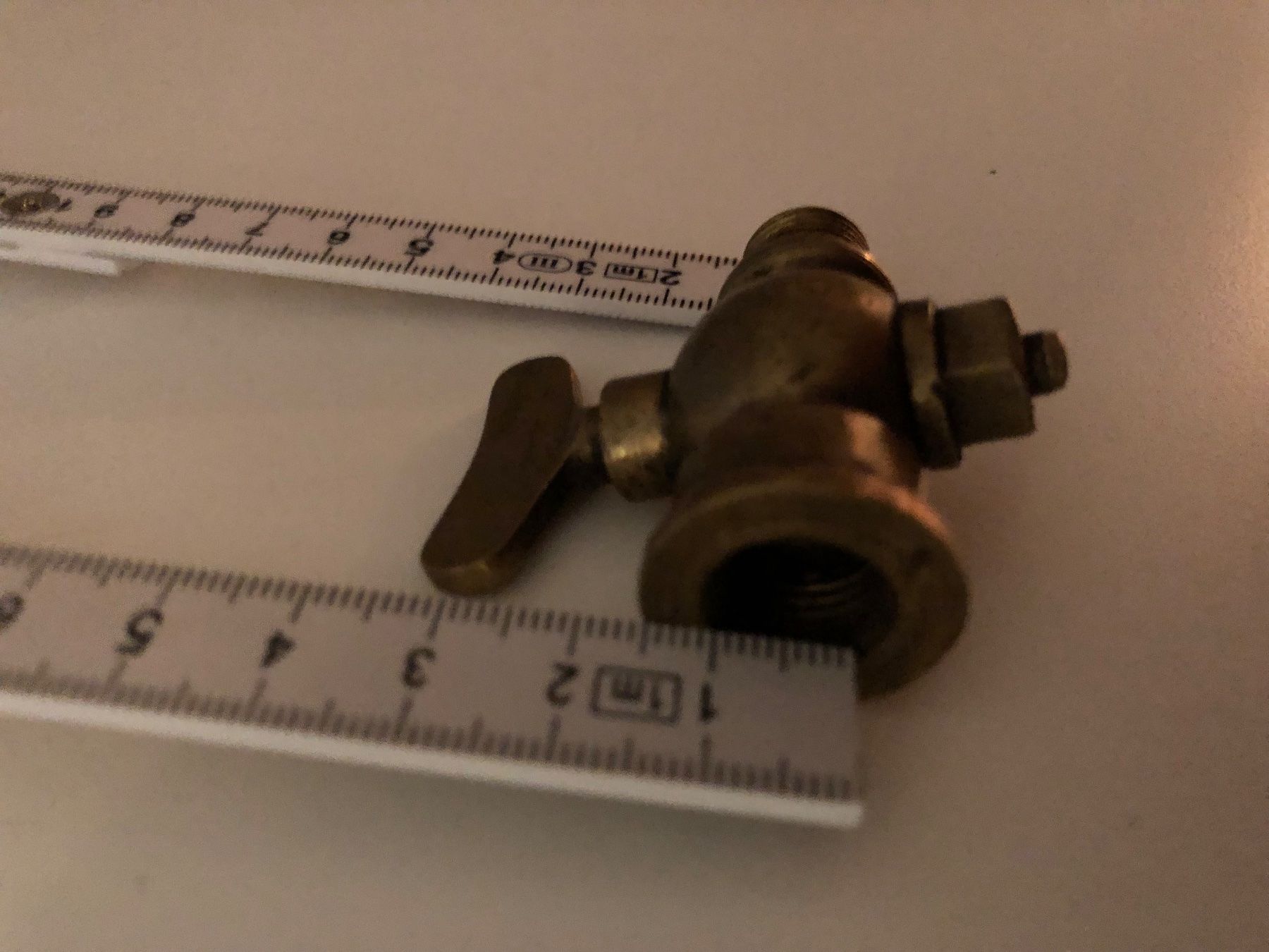 Armaturen: Wasserhahn, klein, antik, Messing – Gebraucht aus Niederurnen von Guste 1