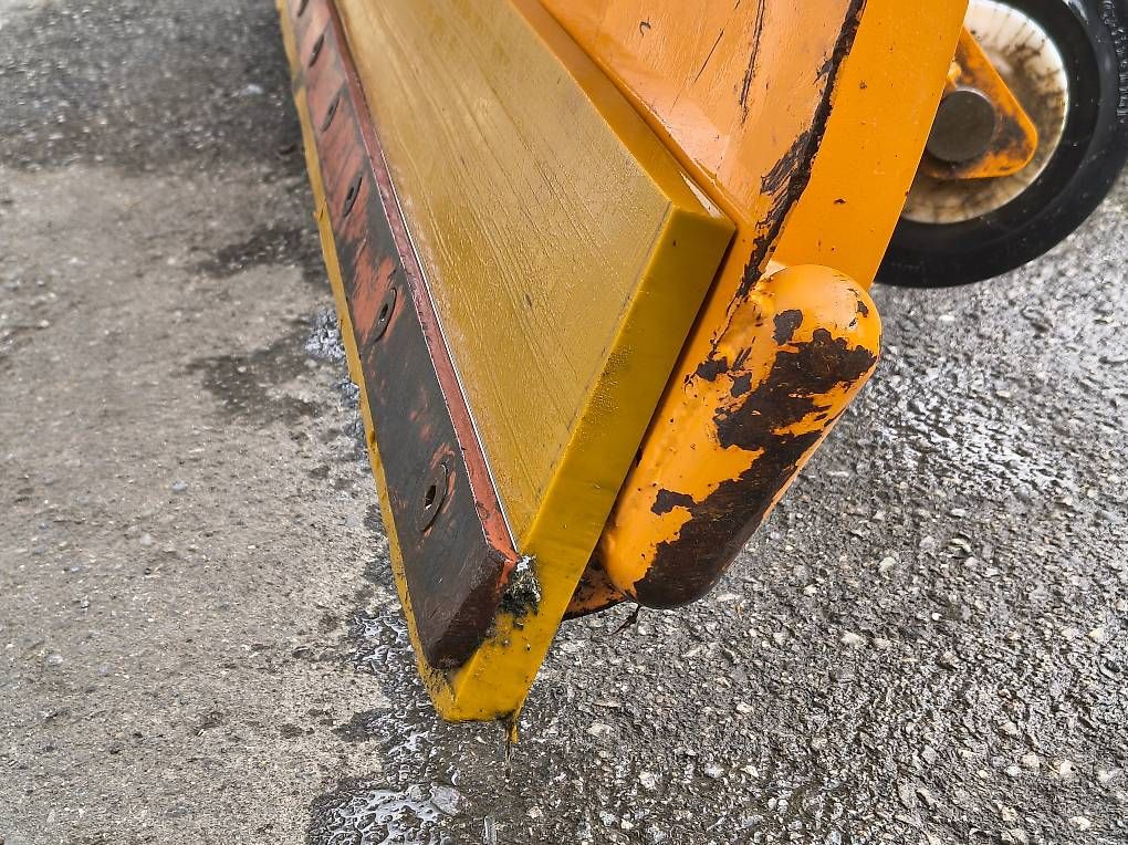 Sgombero neve: Schneepflug Hauer HS 2800 – Usato da Sevelen venduto da sei_qd8q 3