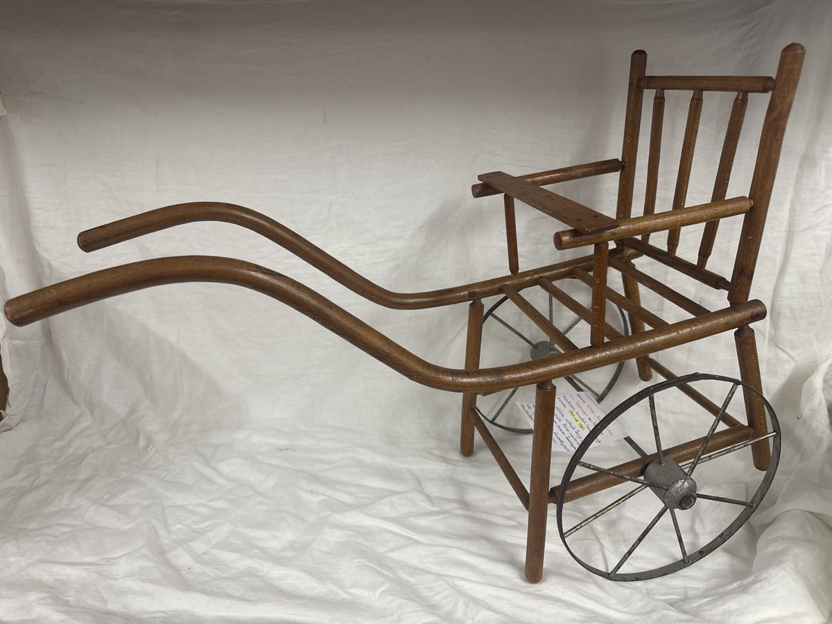 Carrozzine per bambole: Antiker Puppenwagen – Usato da Glattbrugg venduto da Pischte.Brockenhaus 1